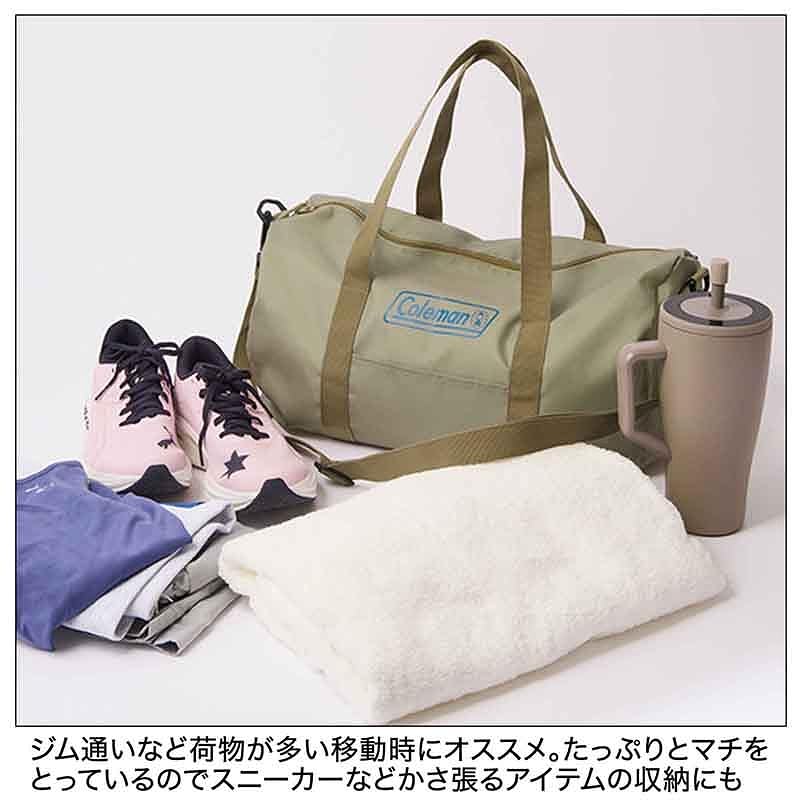 マチたっぷりでスニーカーなどのかさ張る荷物も収納可能。さらにスーツケースの上に取り付けられるキャリーオン機能付き