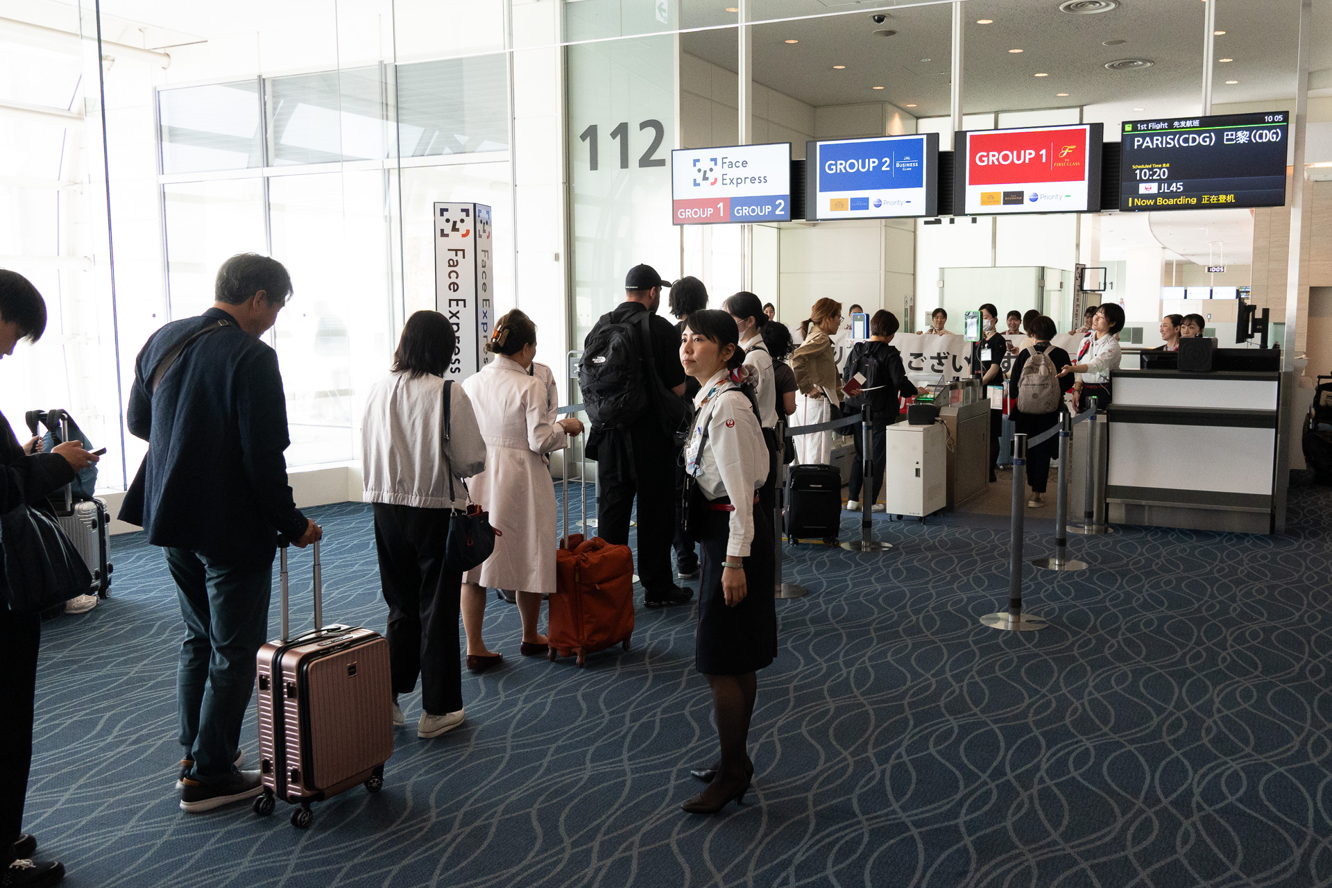 ゲート前ではA350-1000のあらましをアナウンスしたほか、記念品の配布を実施