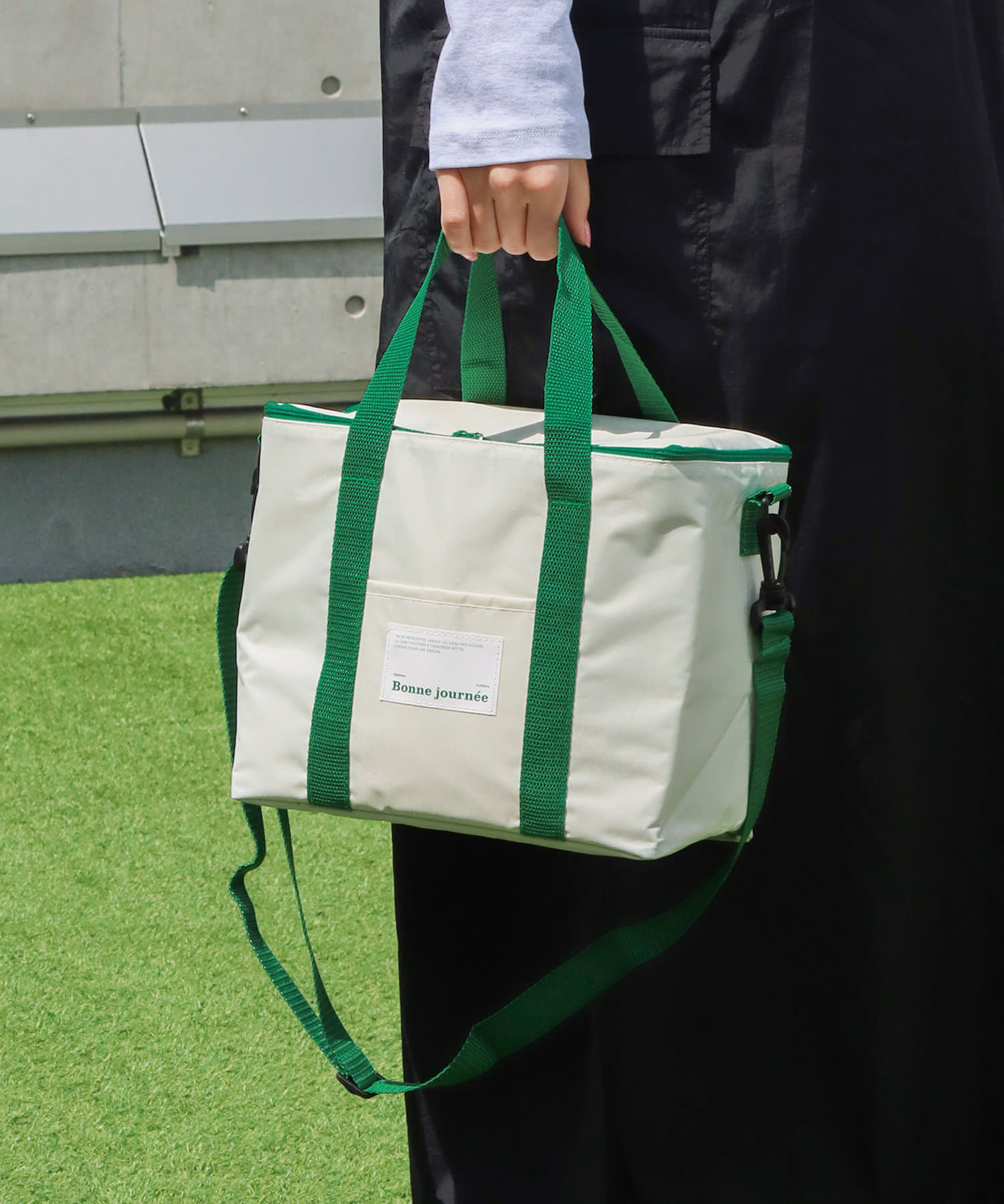 「保冷ソフトクーラーバッグ」Mサイズ（880円）