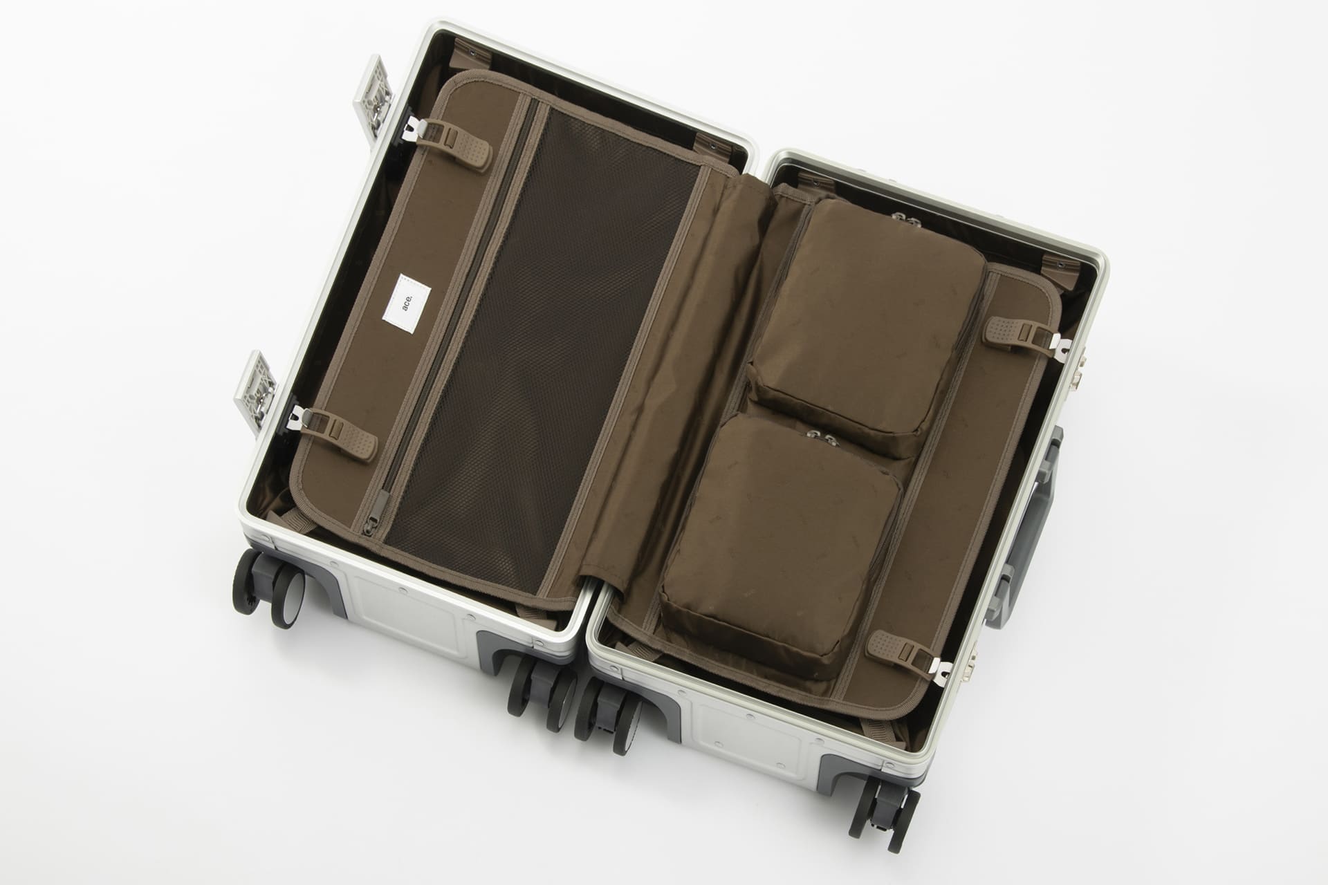 マチ付きポケット、メッシュポケット付き中仕切り