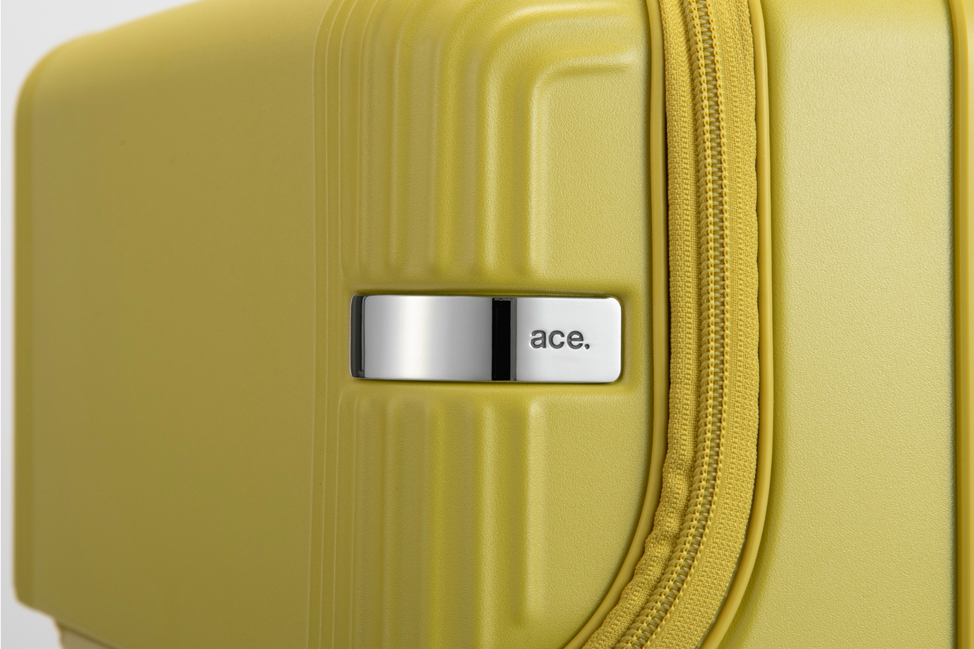 傷が目立ちにくいマットなボディシェル