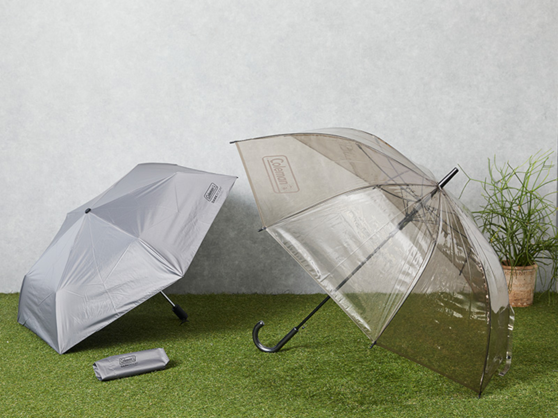 ローソンとコールマンが初コラボした2種類の傘が発売