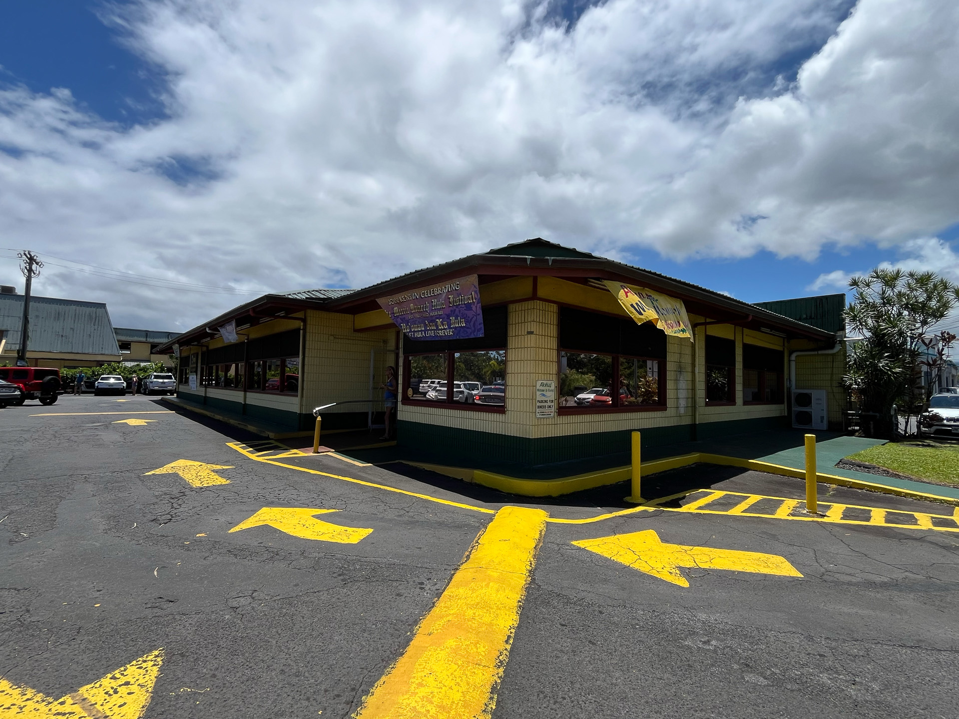 ケンズ・ハウス・オブ・パンケーキ。駐車場が広いので停めやすい