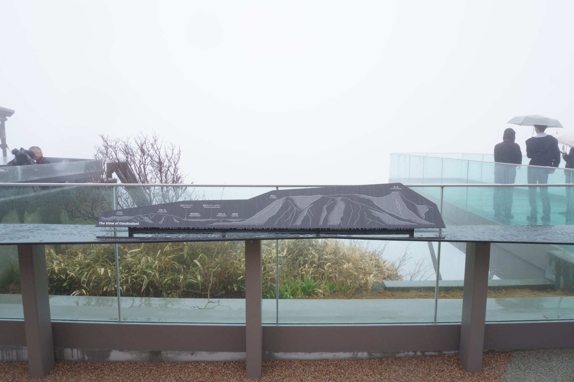 大空のほとり（左）、息吹のデッキ（右）