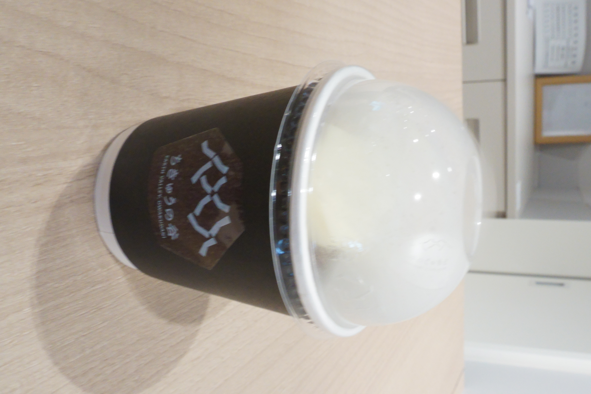 蓋を開けるとドライアイスの蒸気が立ち上る！