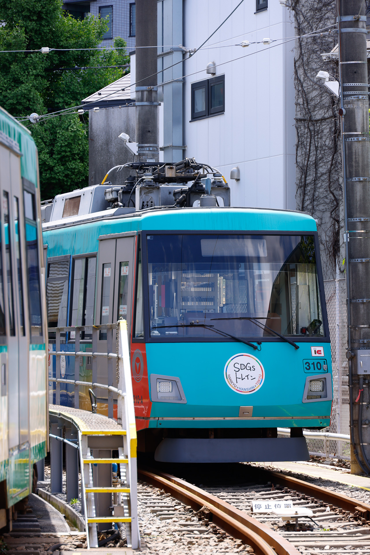 第10編成（310F）は「SDGsトレイン」として運行されており、記念ヘッドマークステッカーは付かないとのこと