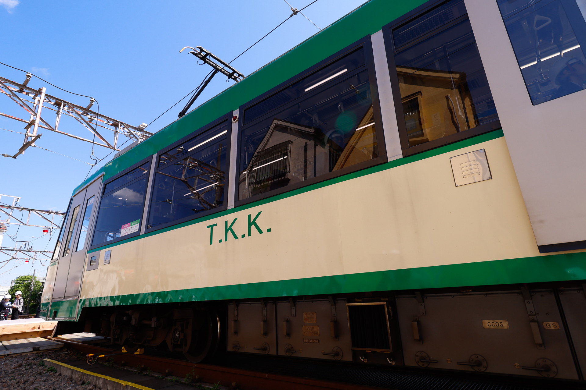 これは外装。オールドファンなら、東京急行電鉄を意味する「T.K.K.」の標記に懐かしさを感じるだろう