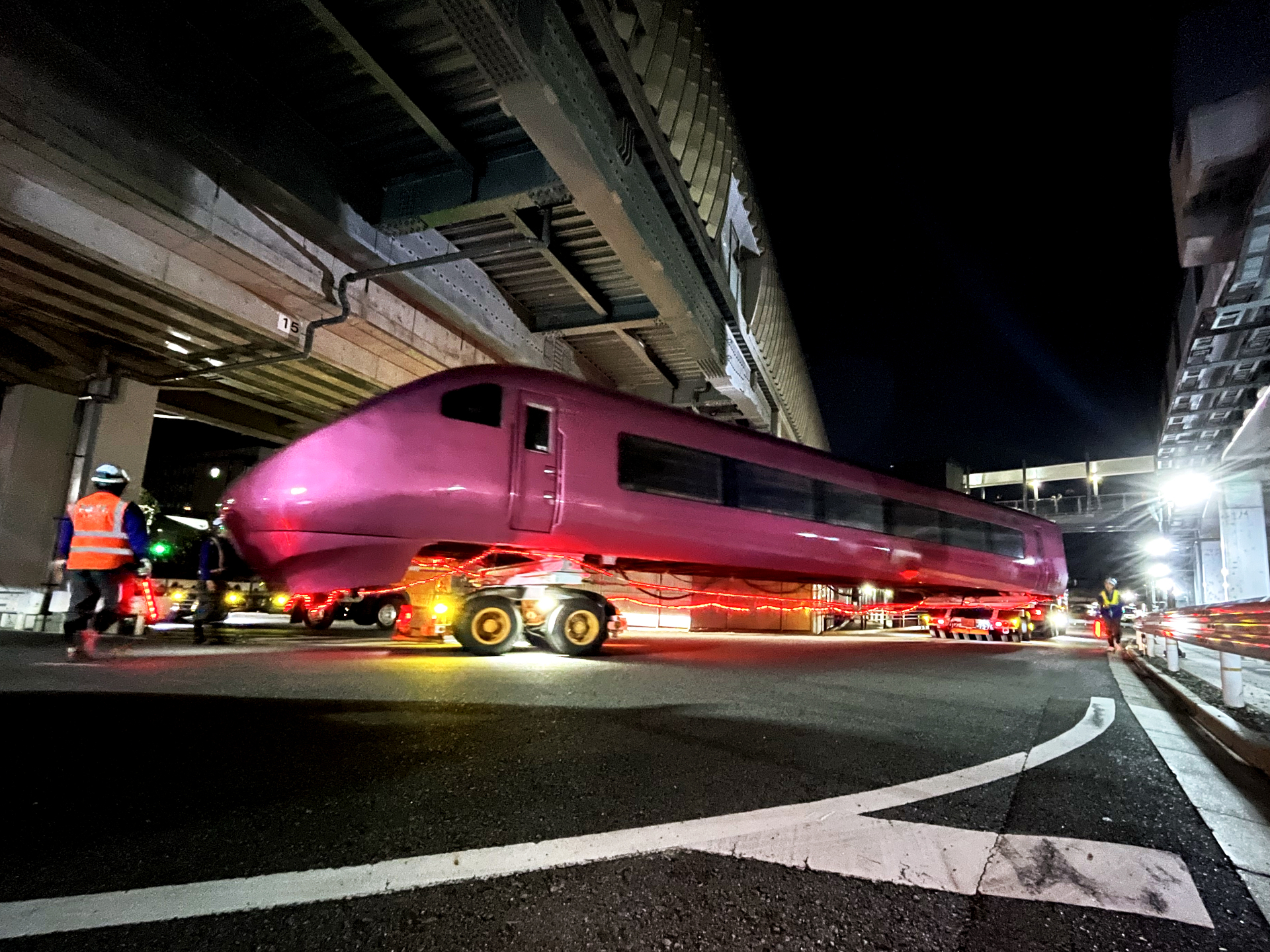 車両の陸送（吹田総合車両所～梅小路京都西駅付近）