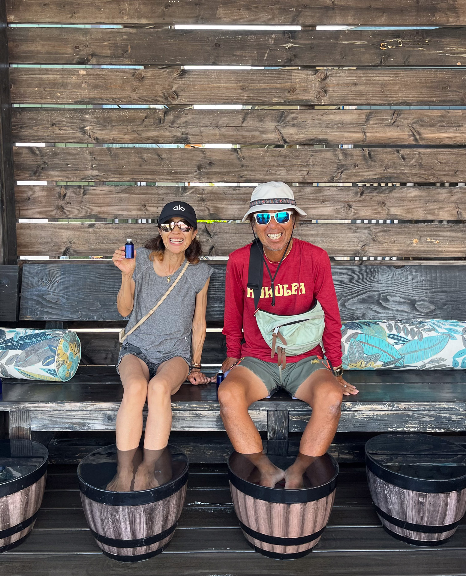 あまりの冷たさに引きつる笑顔