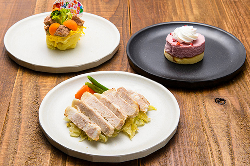 レストランではわんちゃん専用メニューを用意