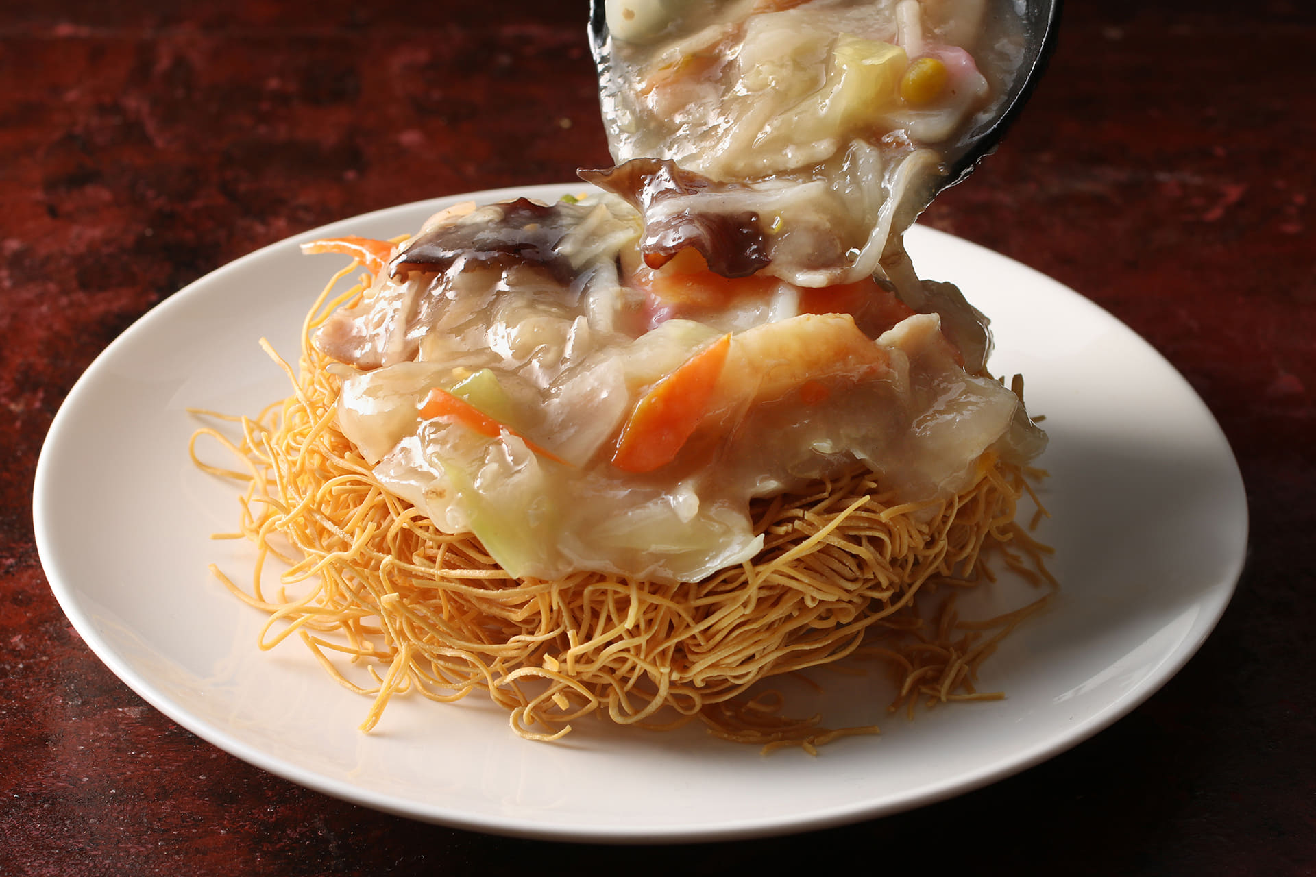 長崎ご当地グルメ「皿うどん」（大江戸温泉物語 ホテル蘭風で提供）