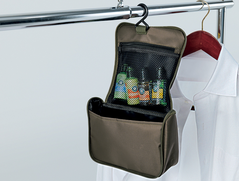 アウトドアはもちろん、旅行や通勤カバンの中身を整理整頓でき、開いたらそのまま吊るして使える