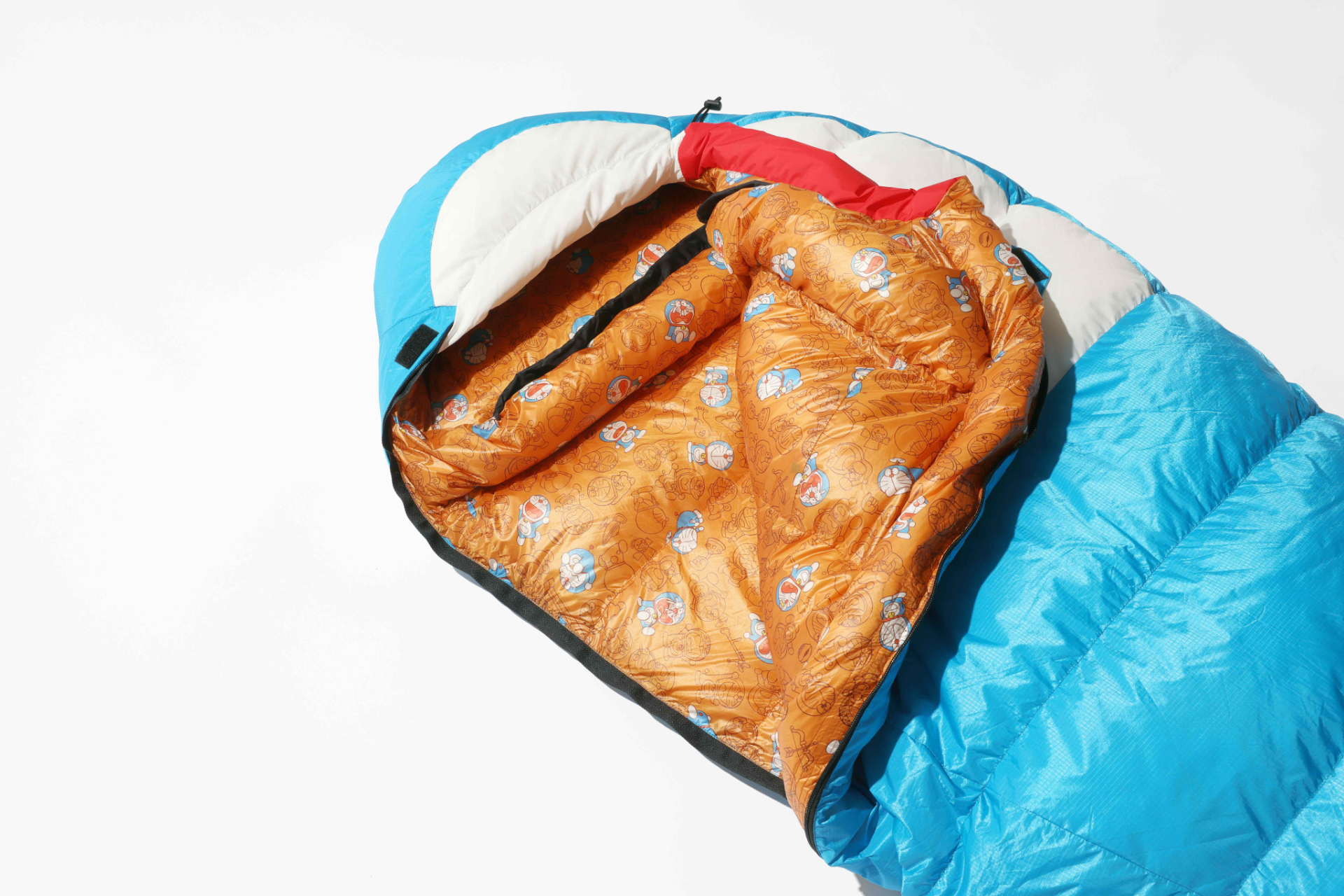 肩と首まわりに保温材入りチューブ搭載