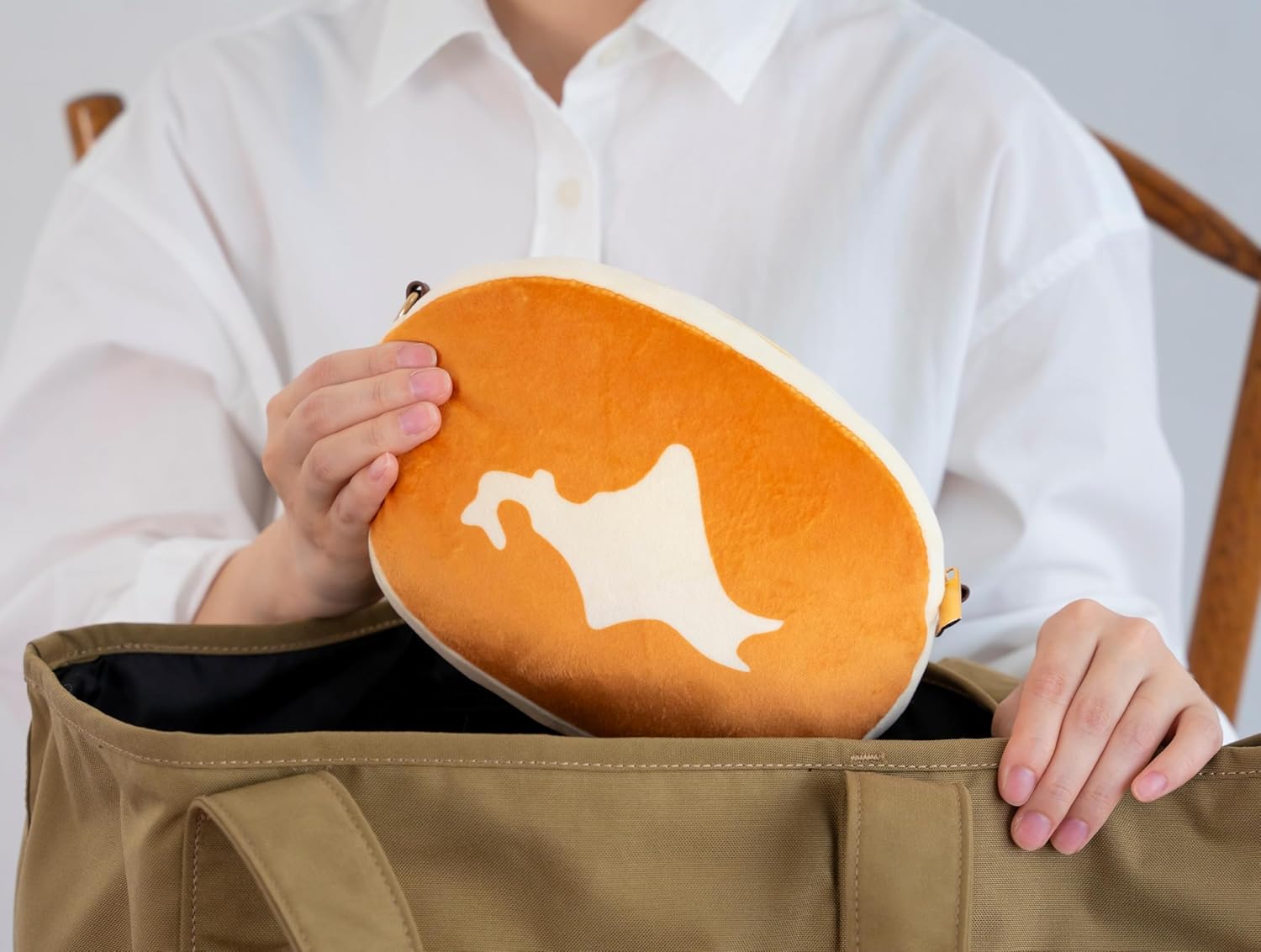 身のまわりのアイテムを入れて、北チーと一緒にお出かけ