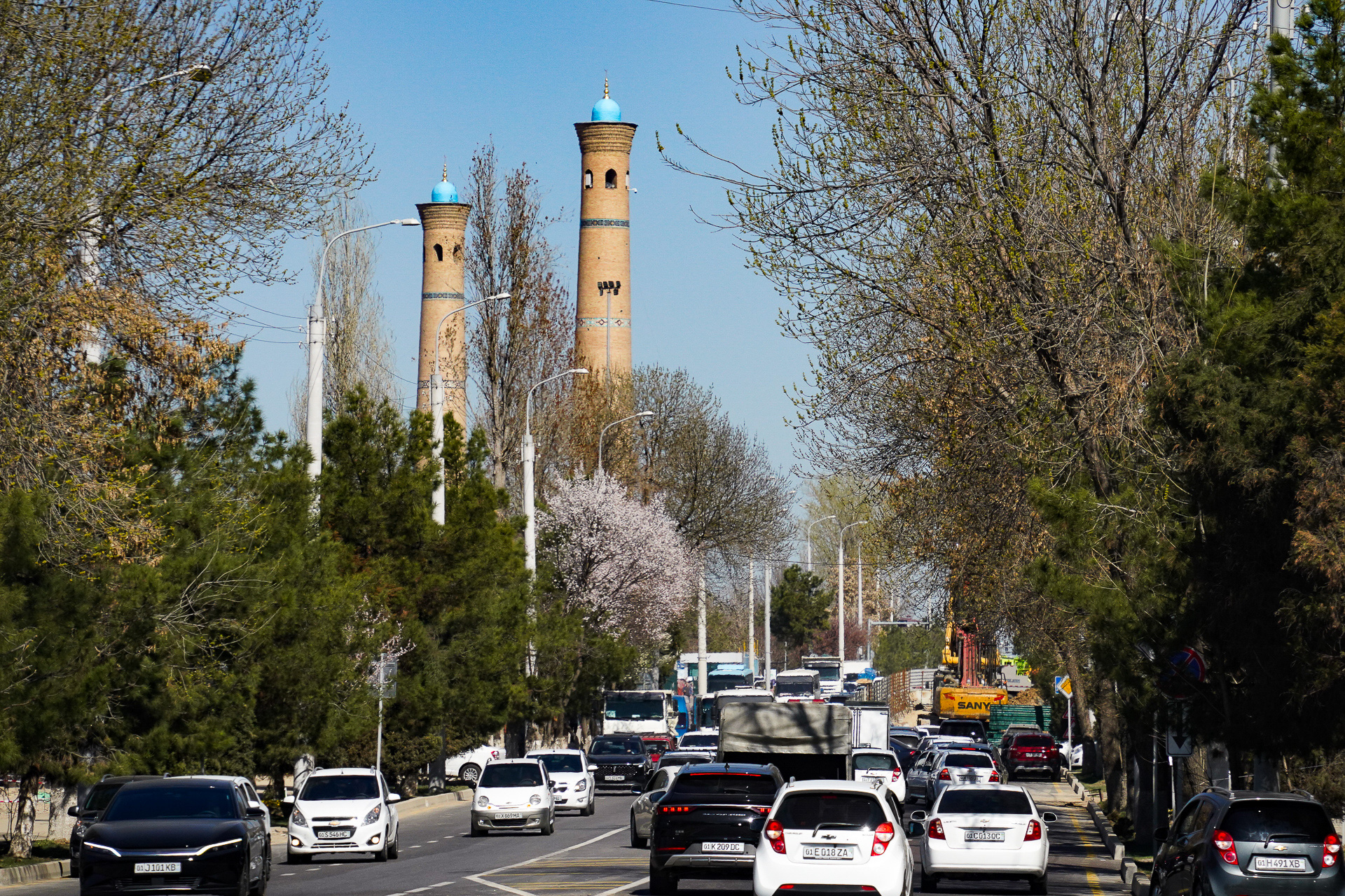 ミナレットと呼ばれる高い塔が、あちこちで見える
