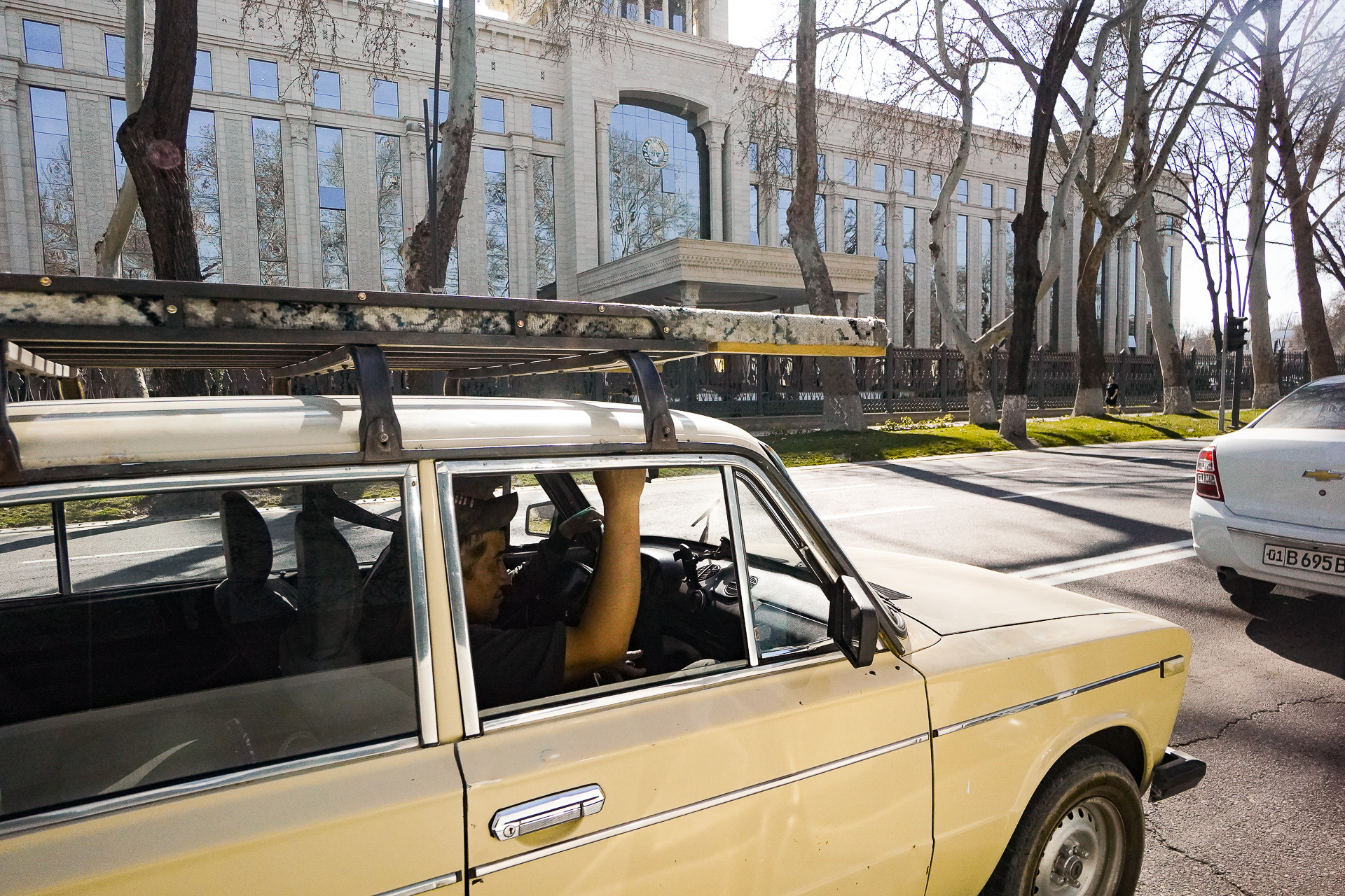 たまに旧ソ連時代の古いクルマを見かけることがある