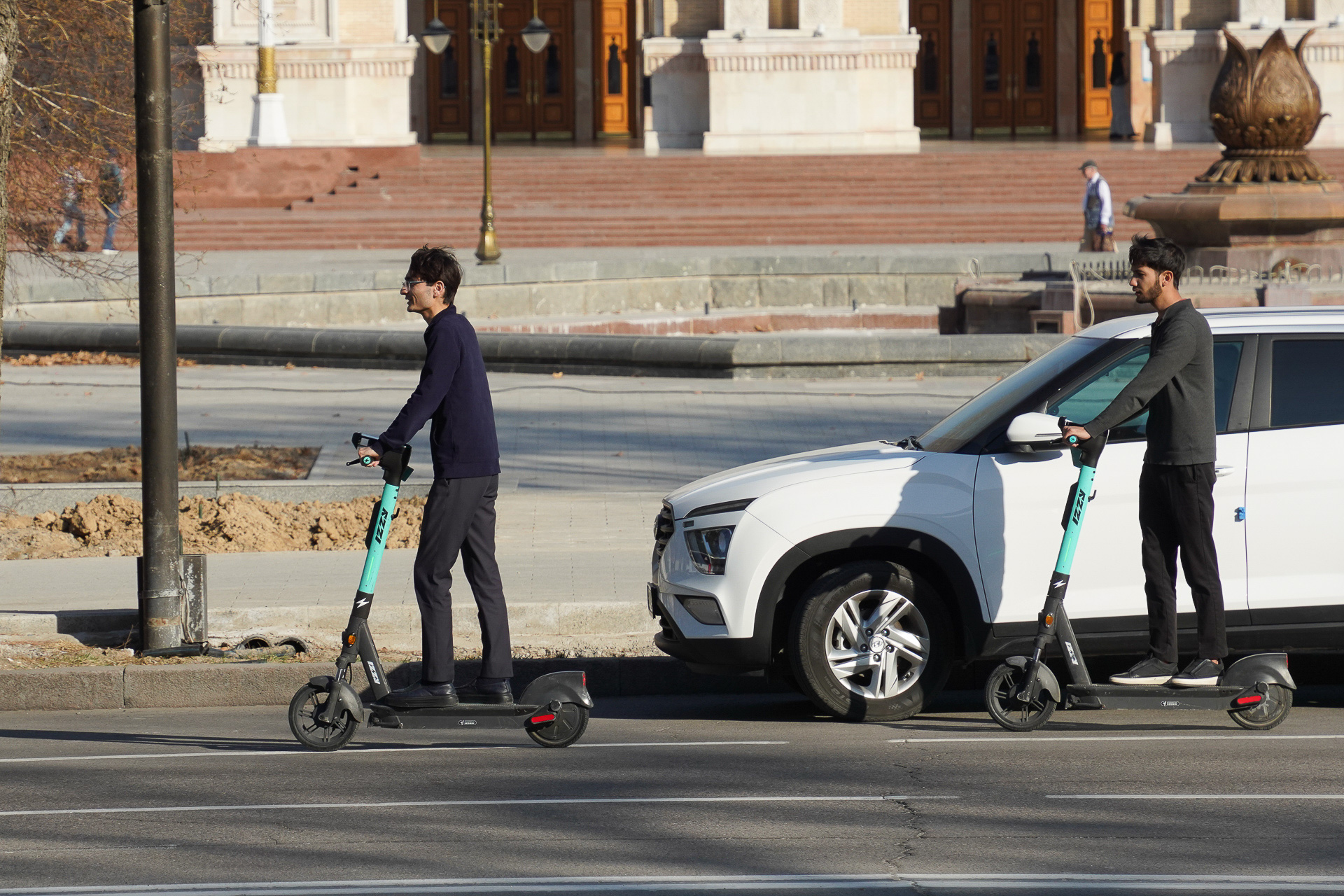 電動キックボードで移動しているのを頻繁に見かける