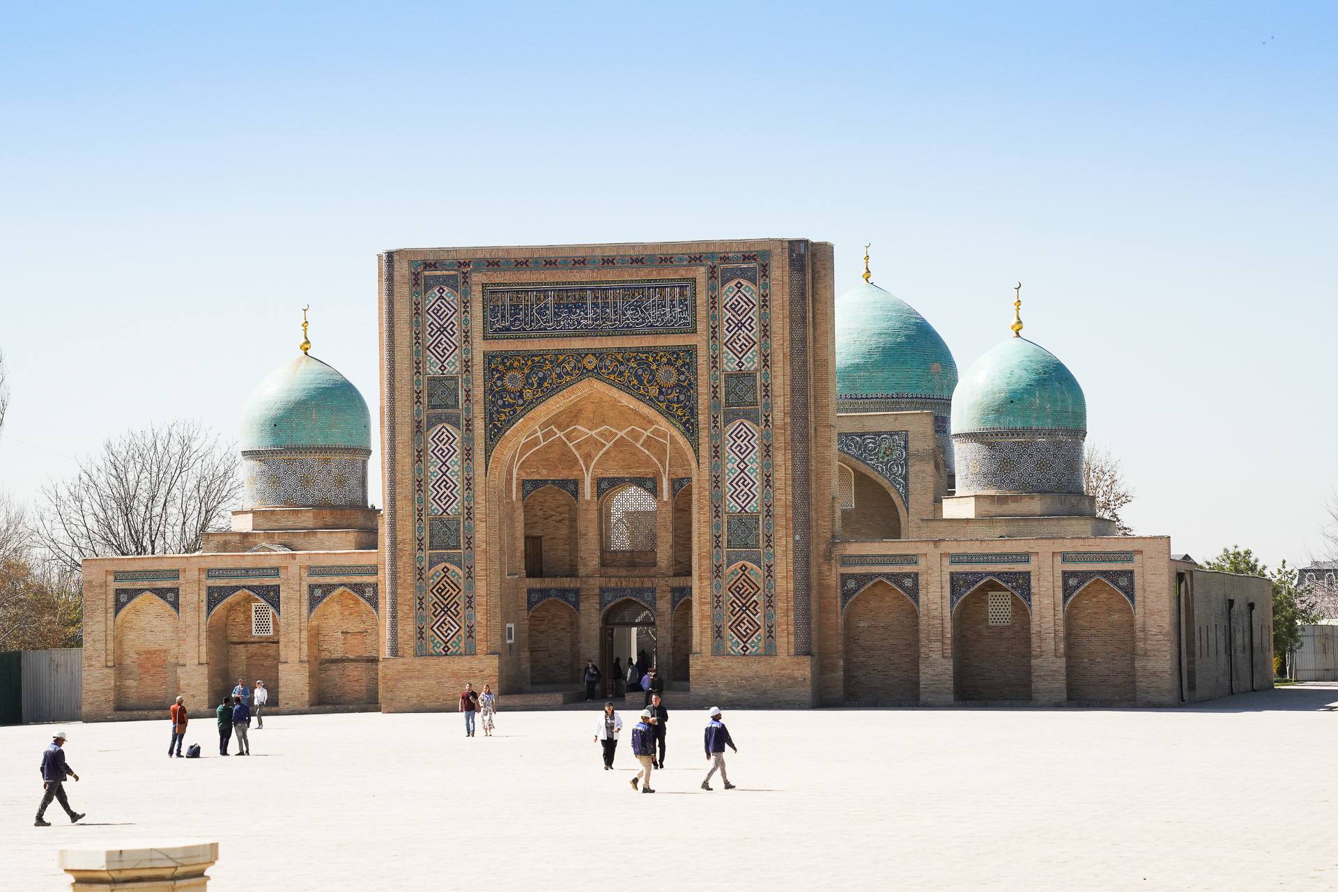 ハスト・イマーム広場の「バラク・ハン・メドレセ」