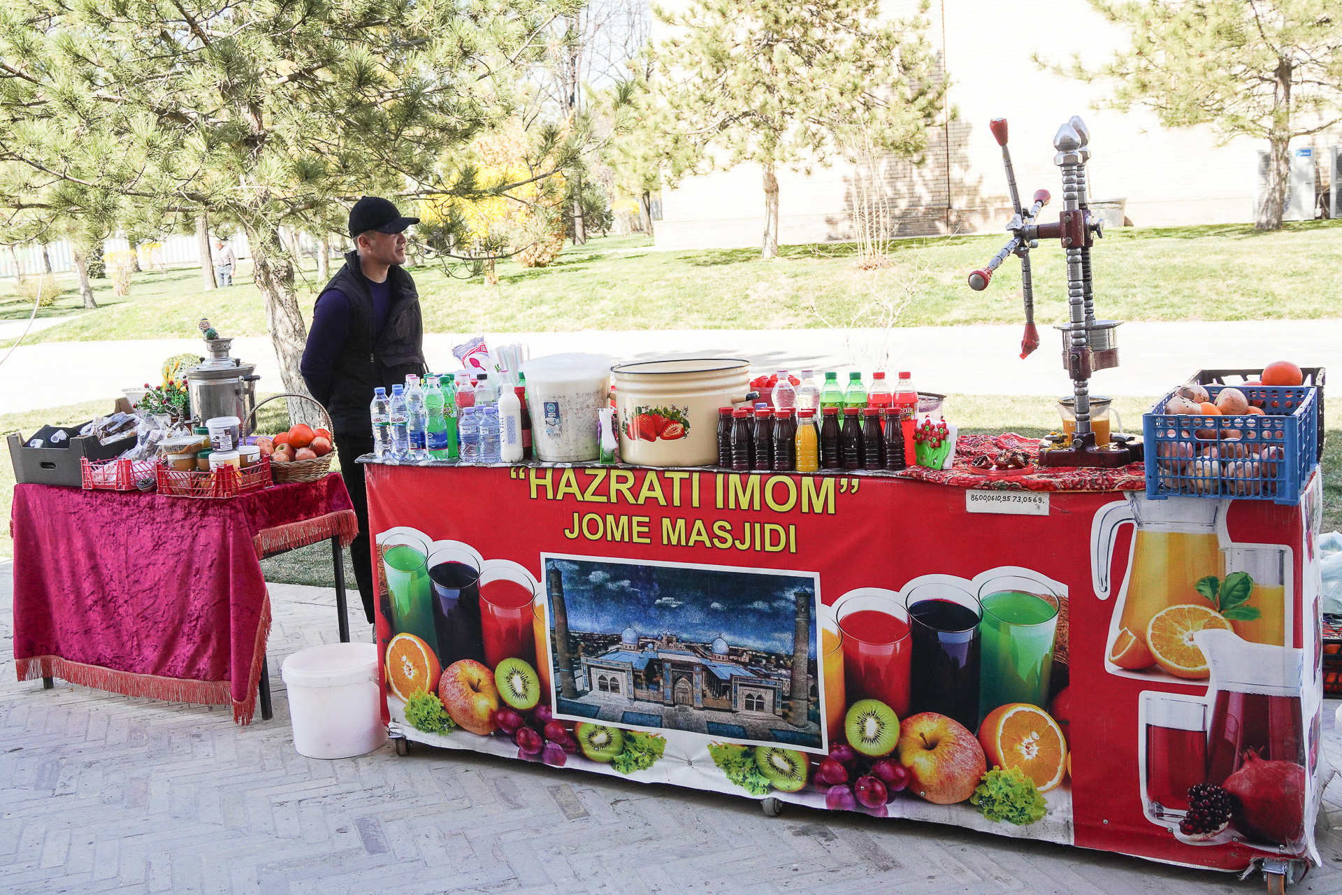 生搾りのジュース売りがいた