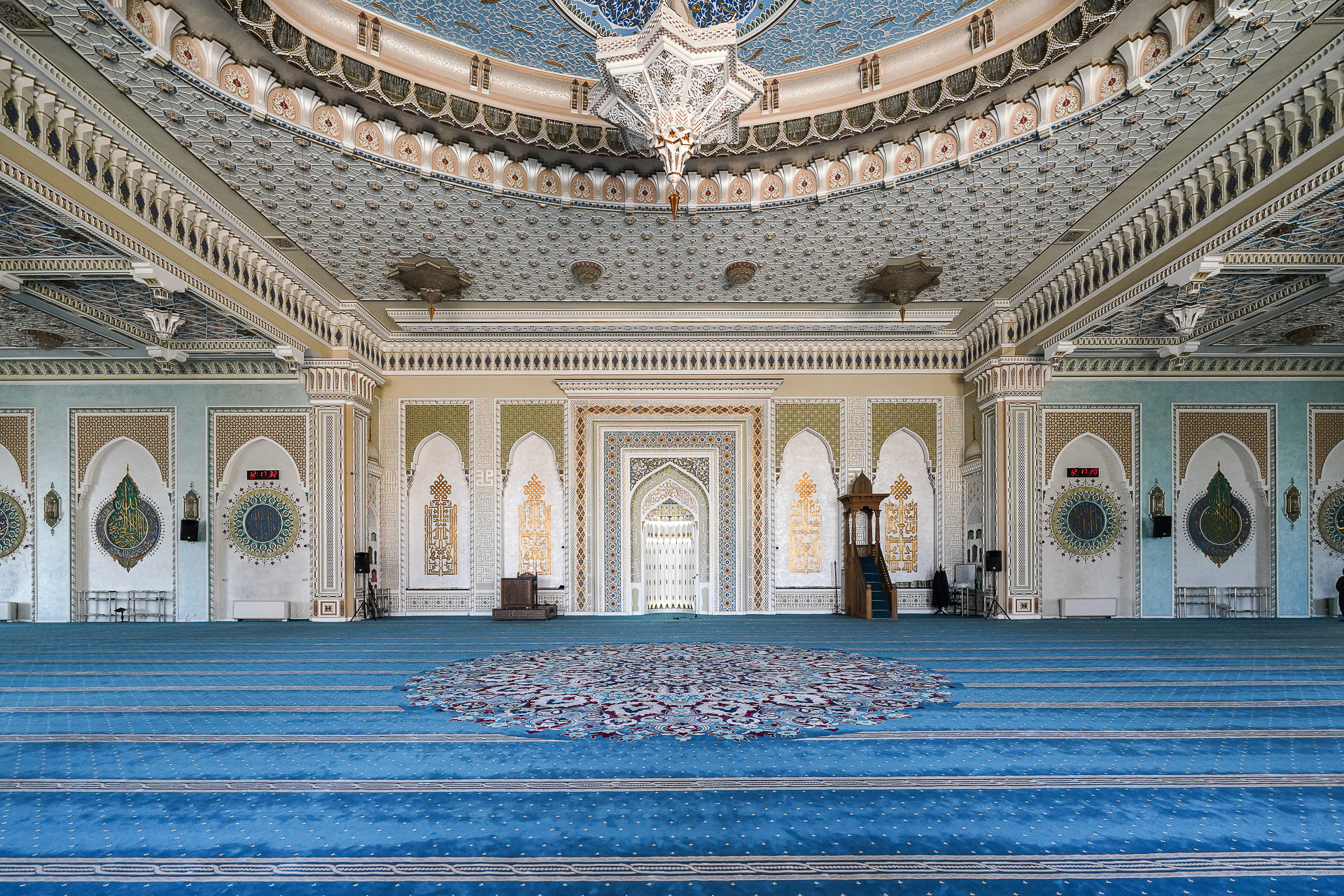 こちらがメッカの方向を示している