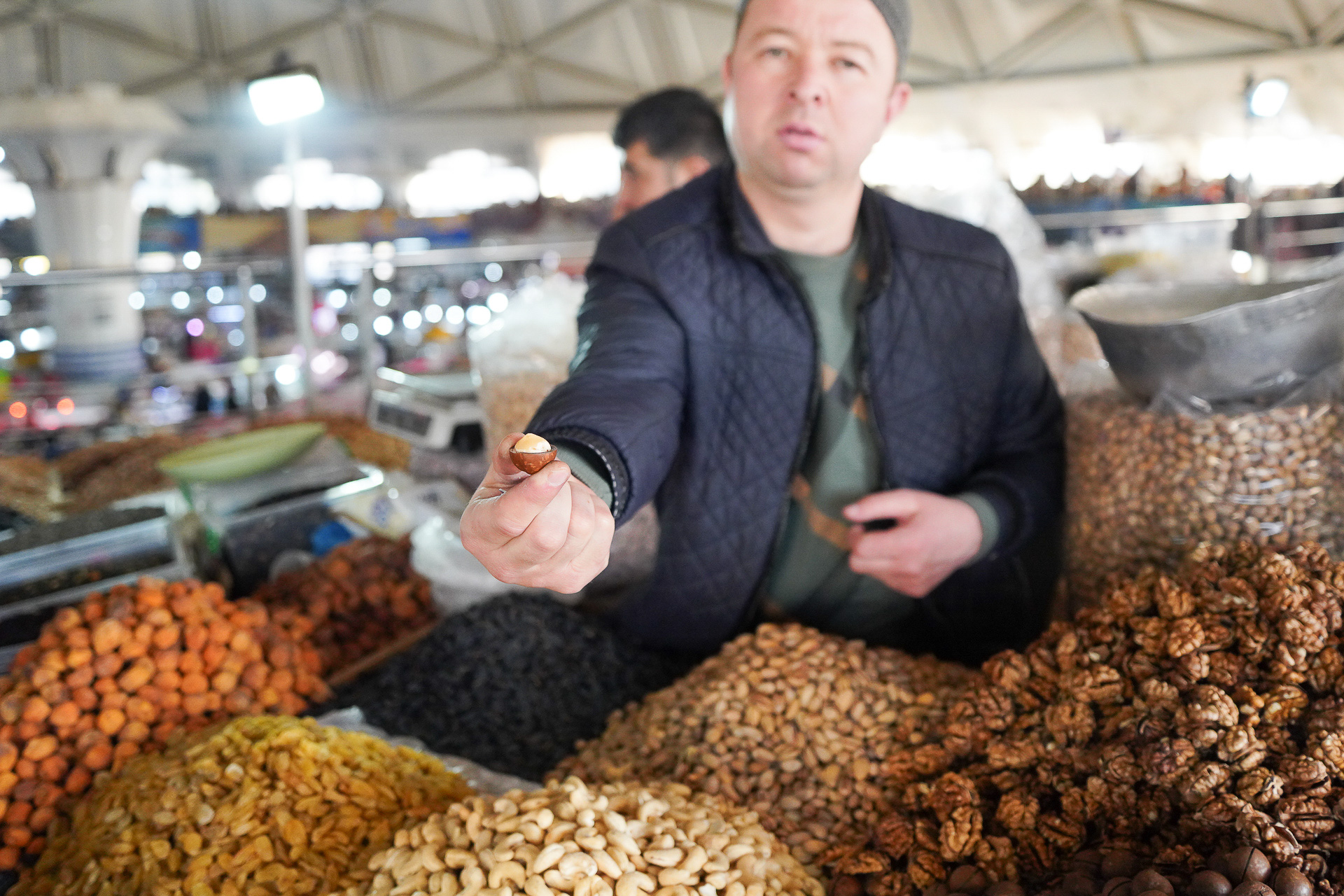 試食を強めに勧めてくる。せっかくなので試してみた。どれも美味しい！