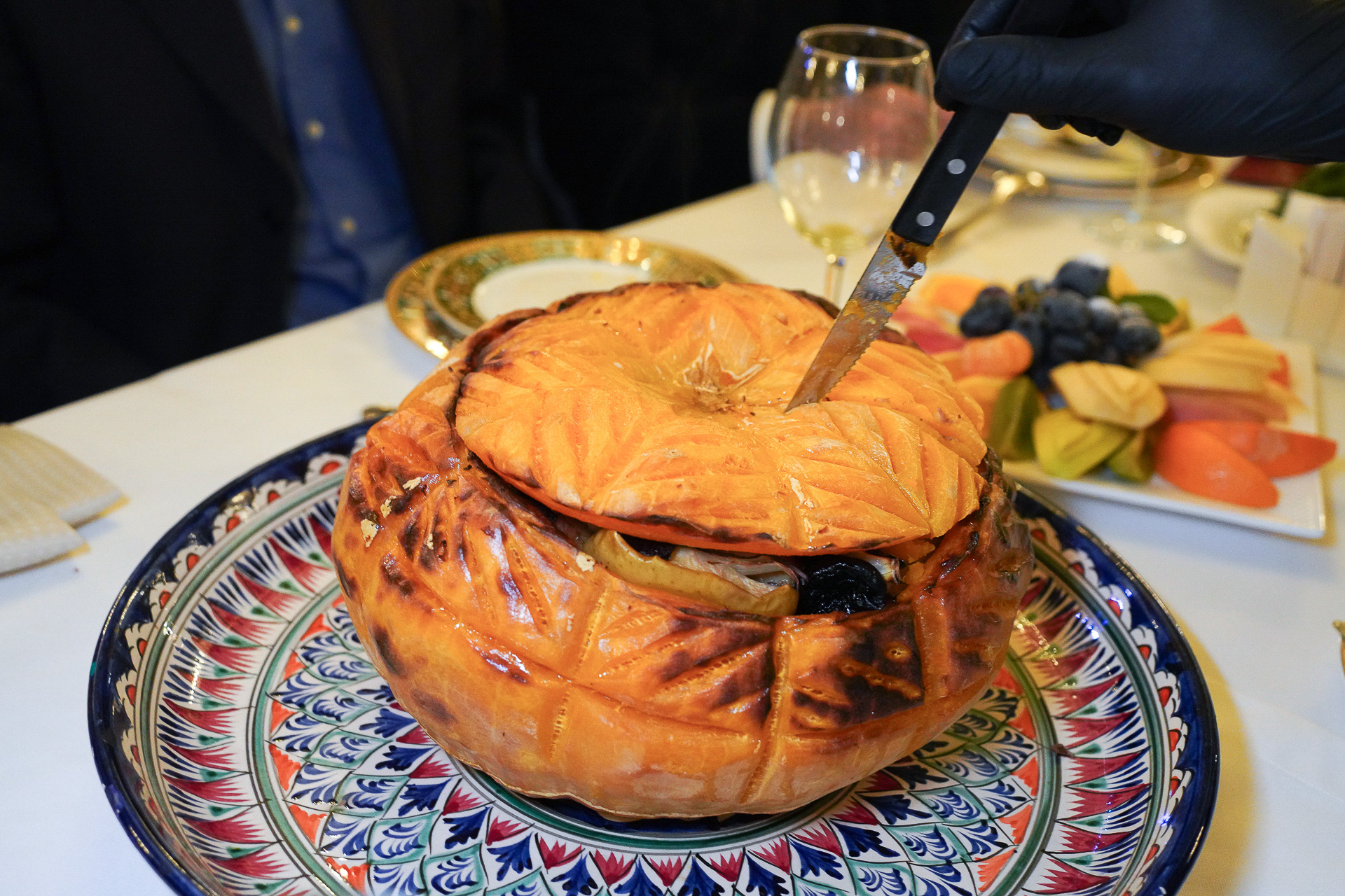 大きな焼いたカボチャが運ばれてきた