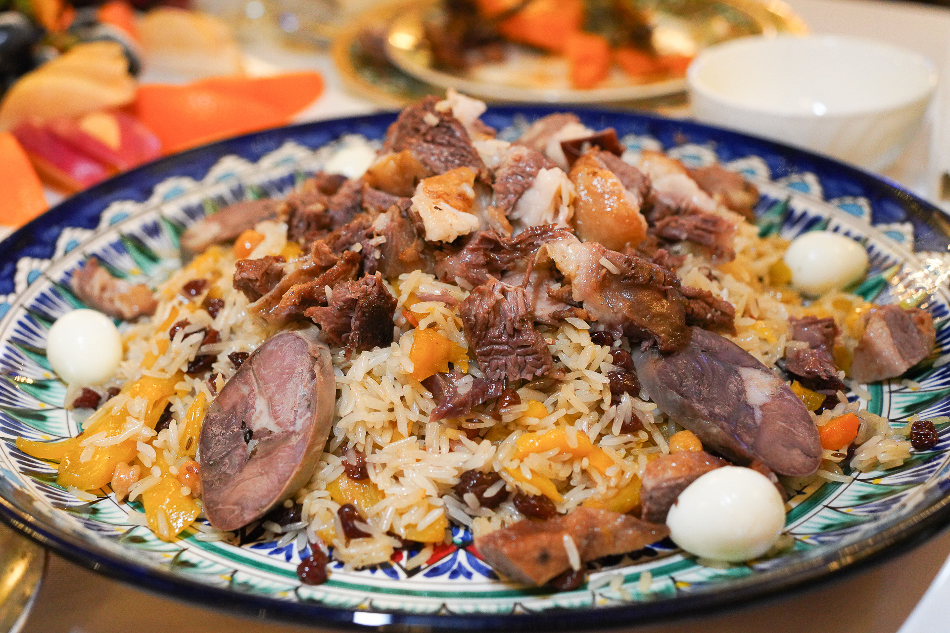 牛肉とレーズンタップリのプロフ（ピラフ）