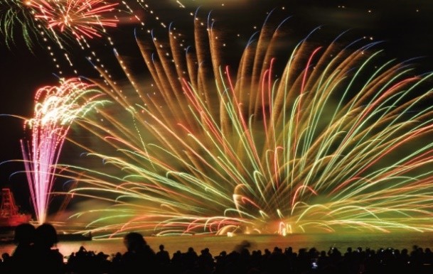 「第73回 港まつり花火大会」は7月26日開催。今年は演出がグレードアップ