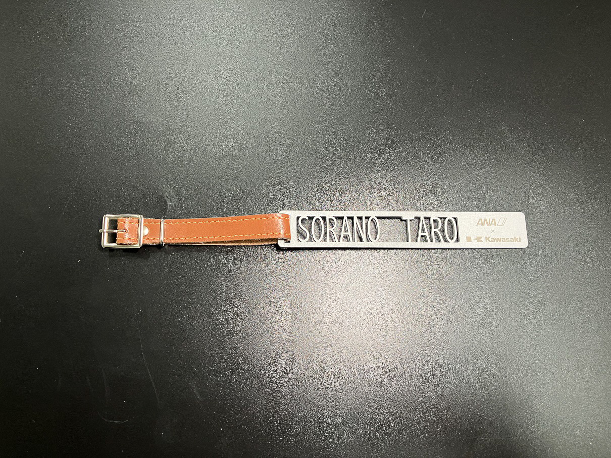 「カスタムメイドネームプレート」（3万9800円、受注生産）