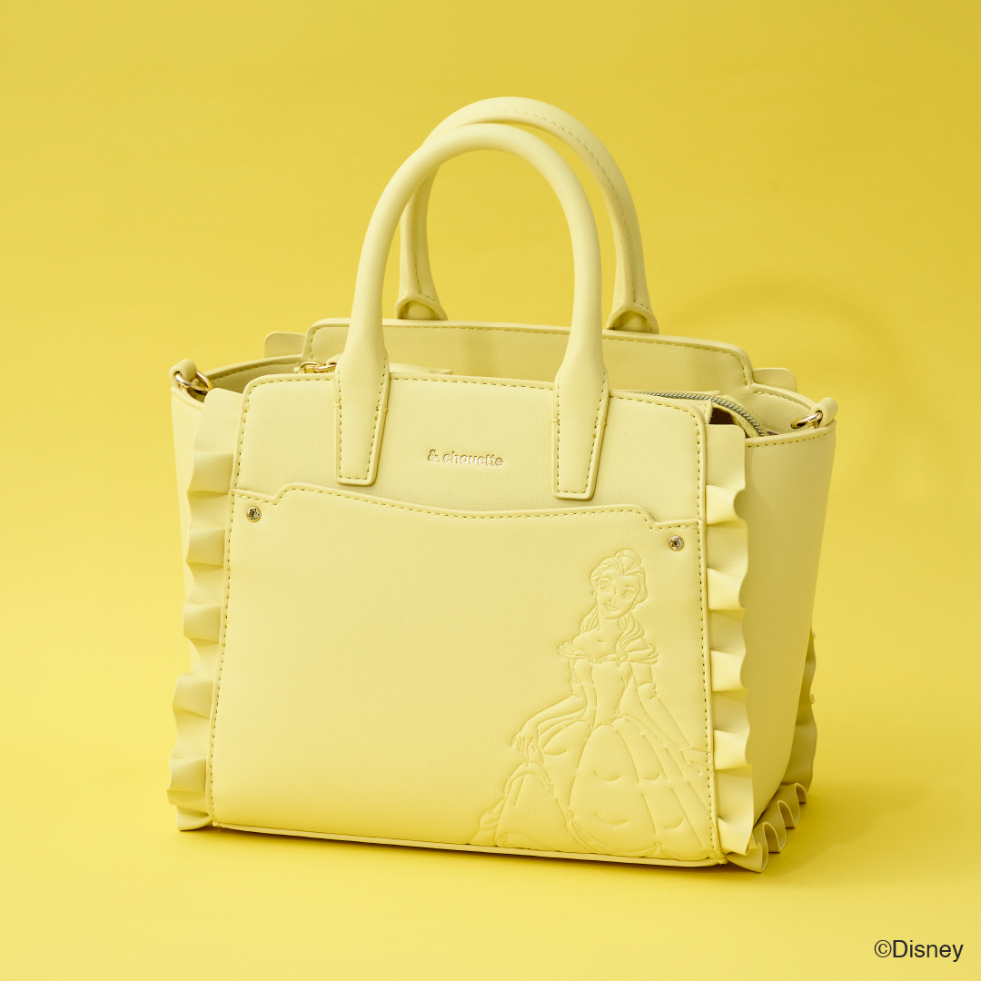 「ベル」はイエロー。バッグ正面には「美女と野獣」のシーンを彷彿とさせるベルの華やかなドレス姿を型押し