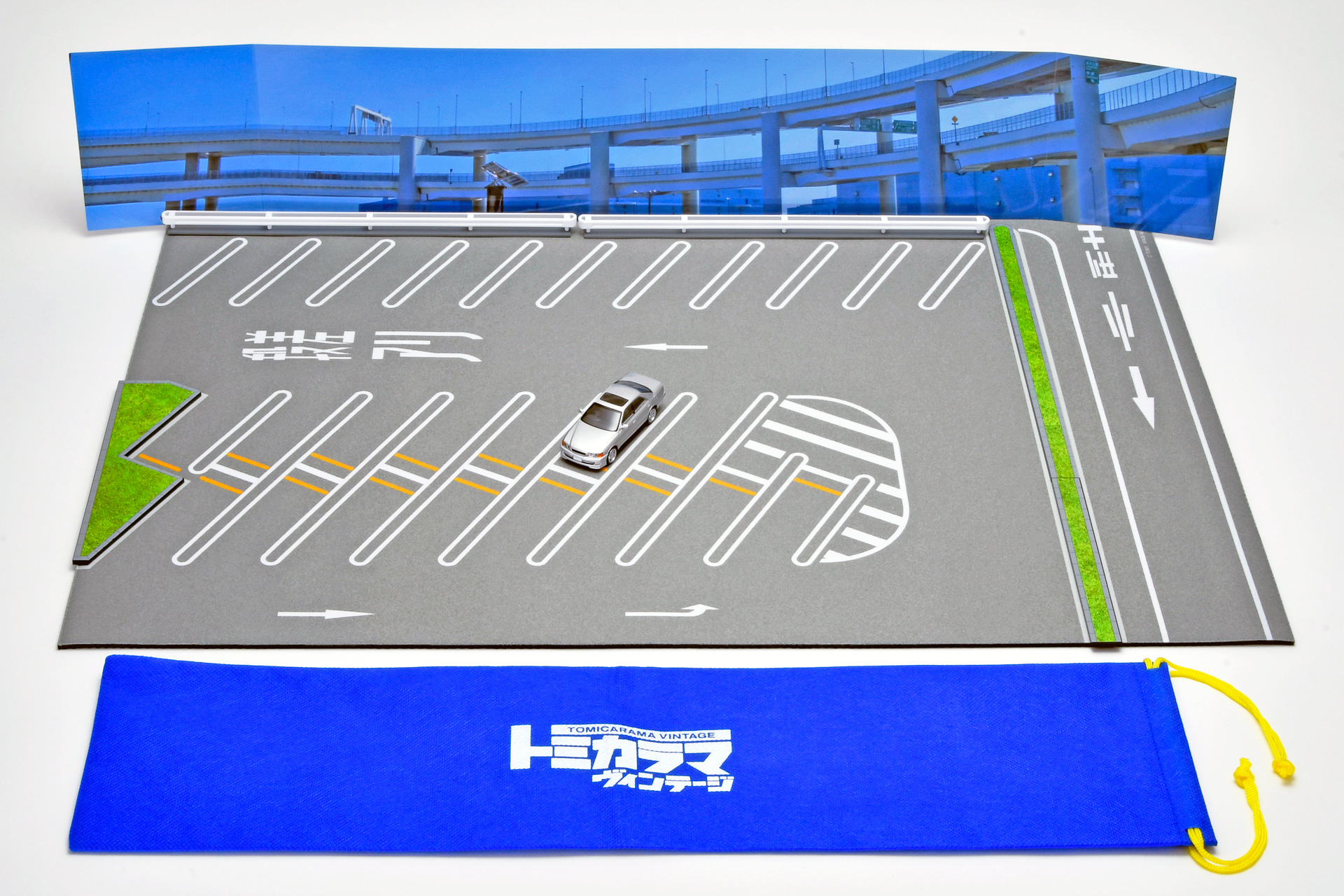 「トミカラマヴィンテージ 13a 大黒パーキングエリア マットB」（トヨタ チェイサー2.5 ツアラーV 98年式付属）