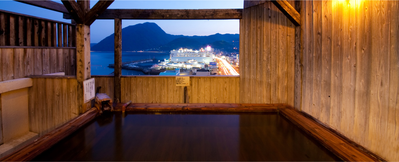 別府湾を一望できる屋上露天風呂