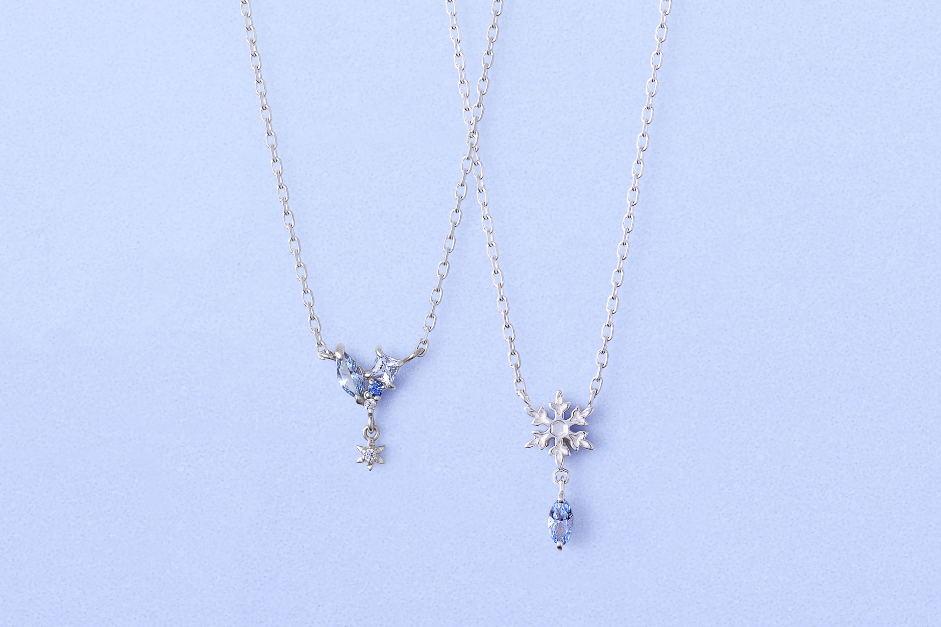 「シルバー ネックレス」（各1万6500円）