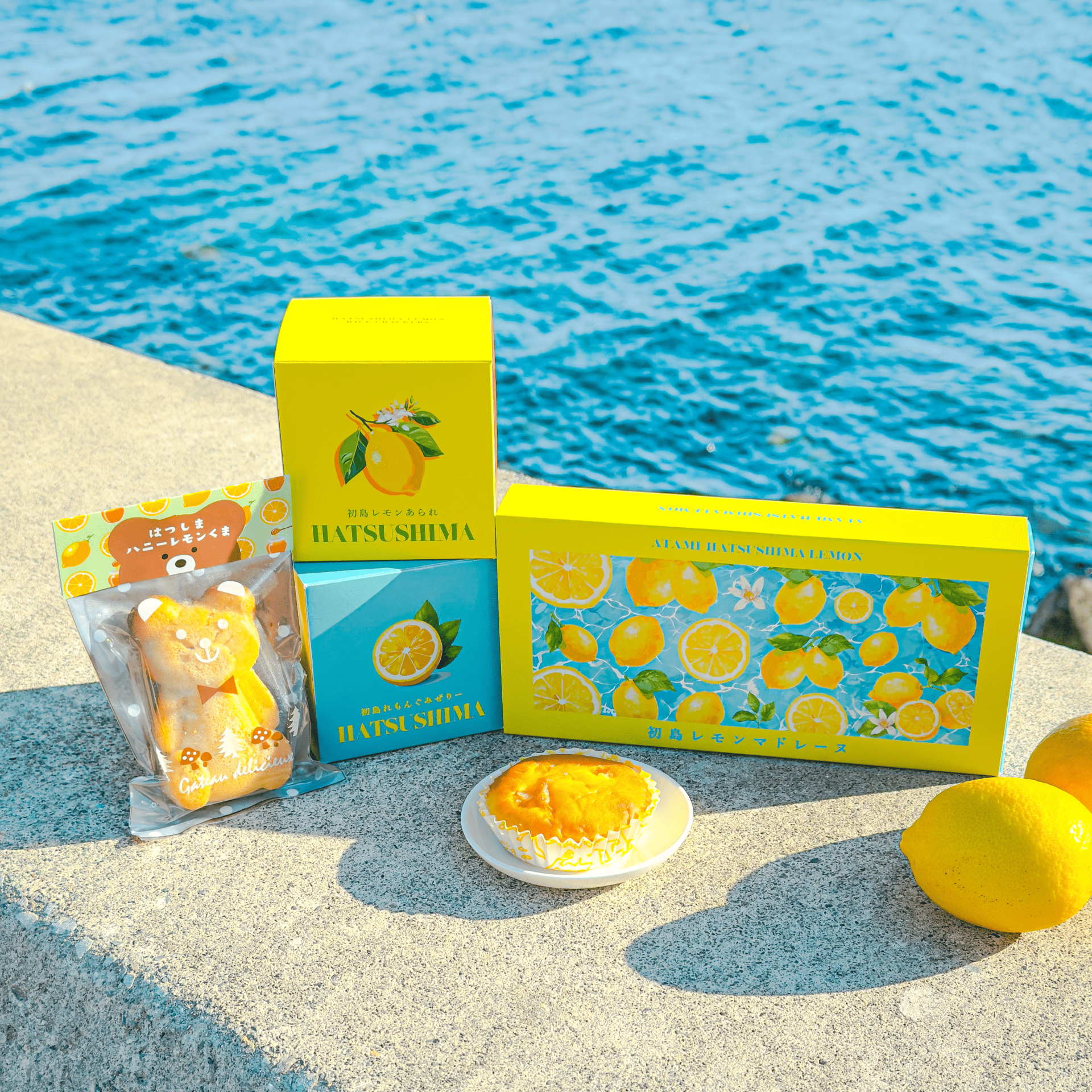 近年は「初島レモン祭り」が開催されるなど、島内でも盛り上がりを見せるレモンの魅力をお菓子で発信。写真は「初島レモンマドレーヌ」と「はつしまハニーレモンくま」