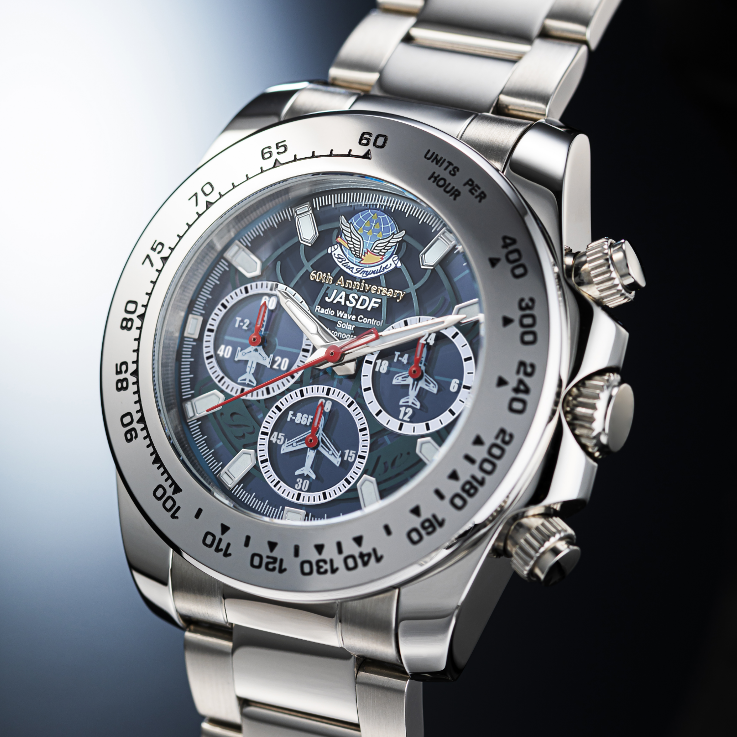 ブルーインパルス創設60周年記念 電波ソーラークロノグラフ腕時計（4万9500円）