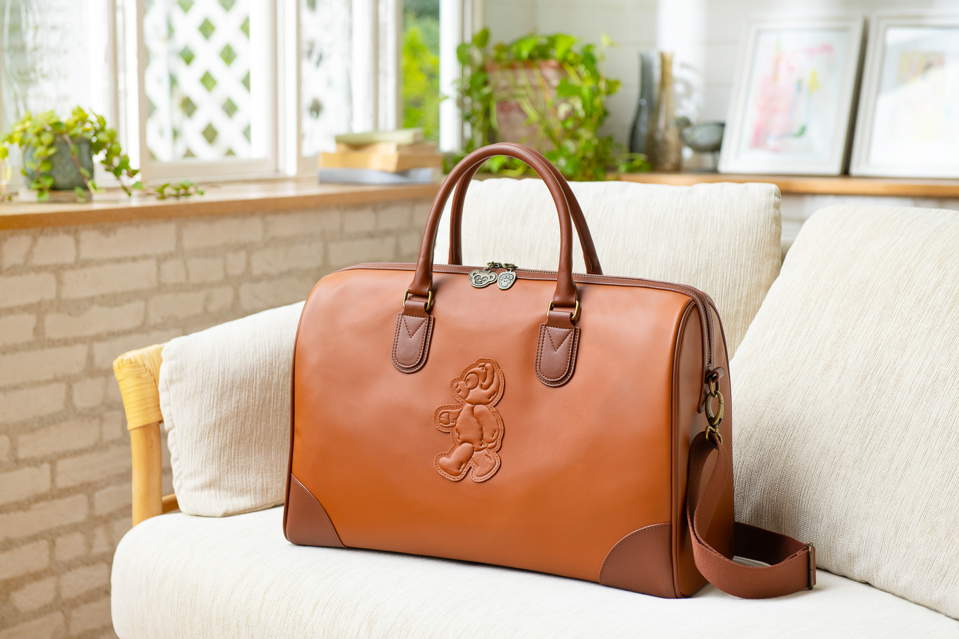 「ダッフィー＆フレンズ20周年：カラフルハピネス」のアイテムにボストンバックが登場