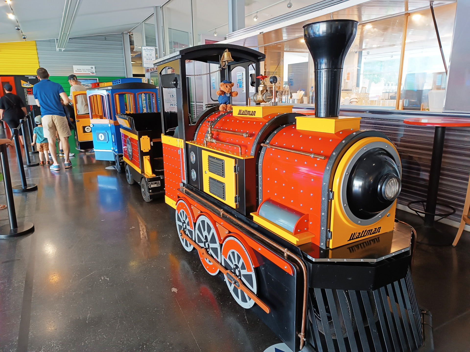 博物館内を一周してくれるトラム