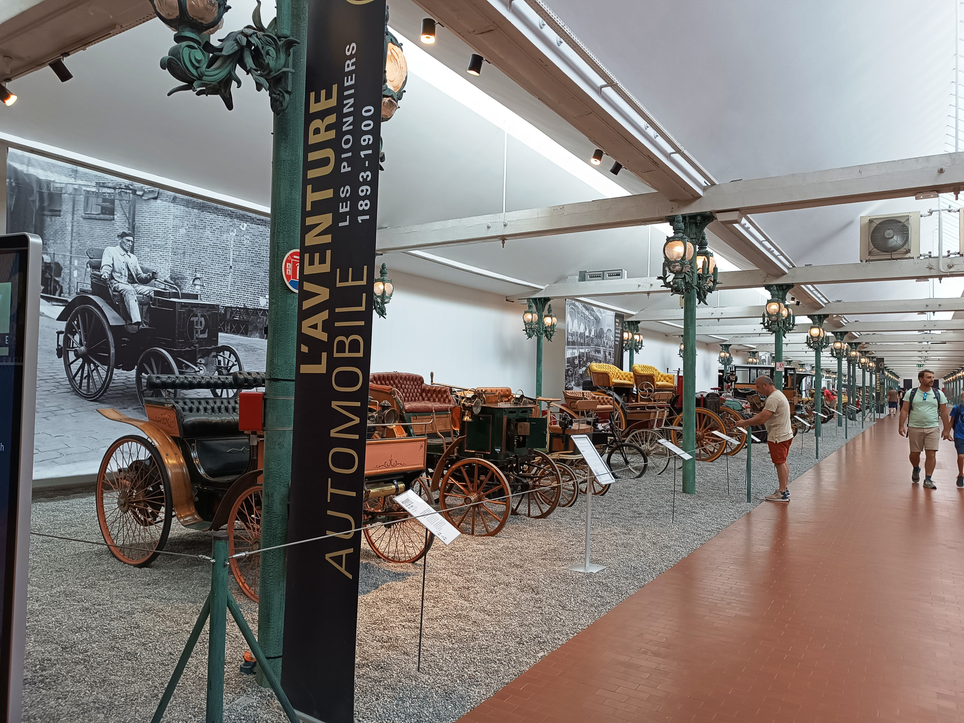 鉄道に続き、クルマにもさほど興味がない私のような人でも、めずらしい美しいデザインがたくさんで飽きません