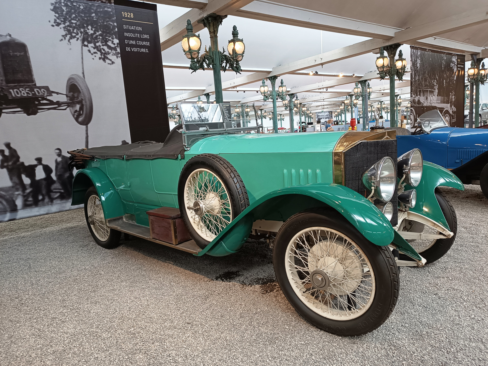 鉄道に続き、クルマにもさほど興味がない私のような人でも、めずらしい美しいデザインがたくさんで飽きません