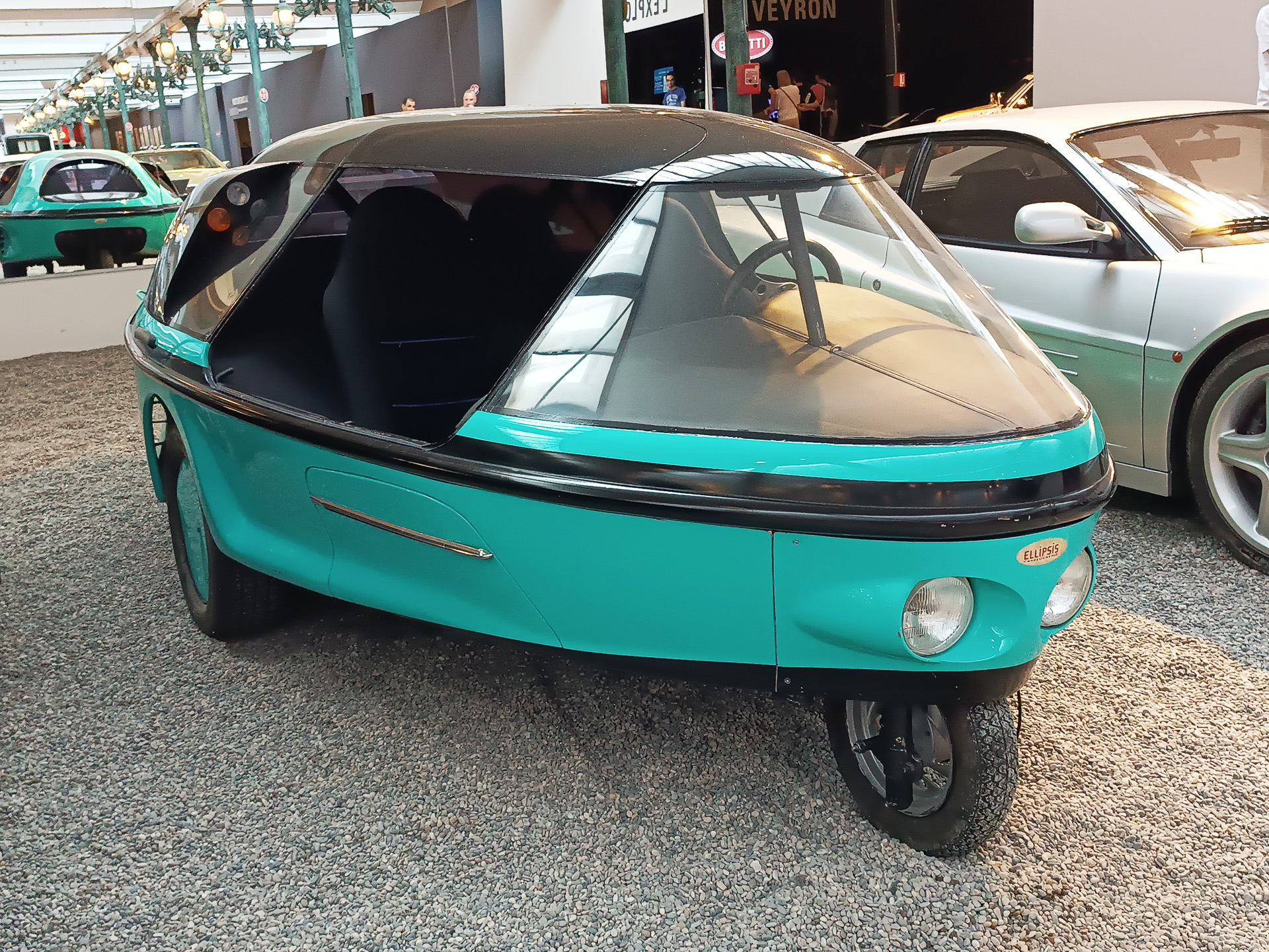 鉄道に続き、クルマにもさほど興味がない私のような人でも、めずらしい美しいデザインがたくさんで飽きません