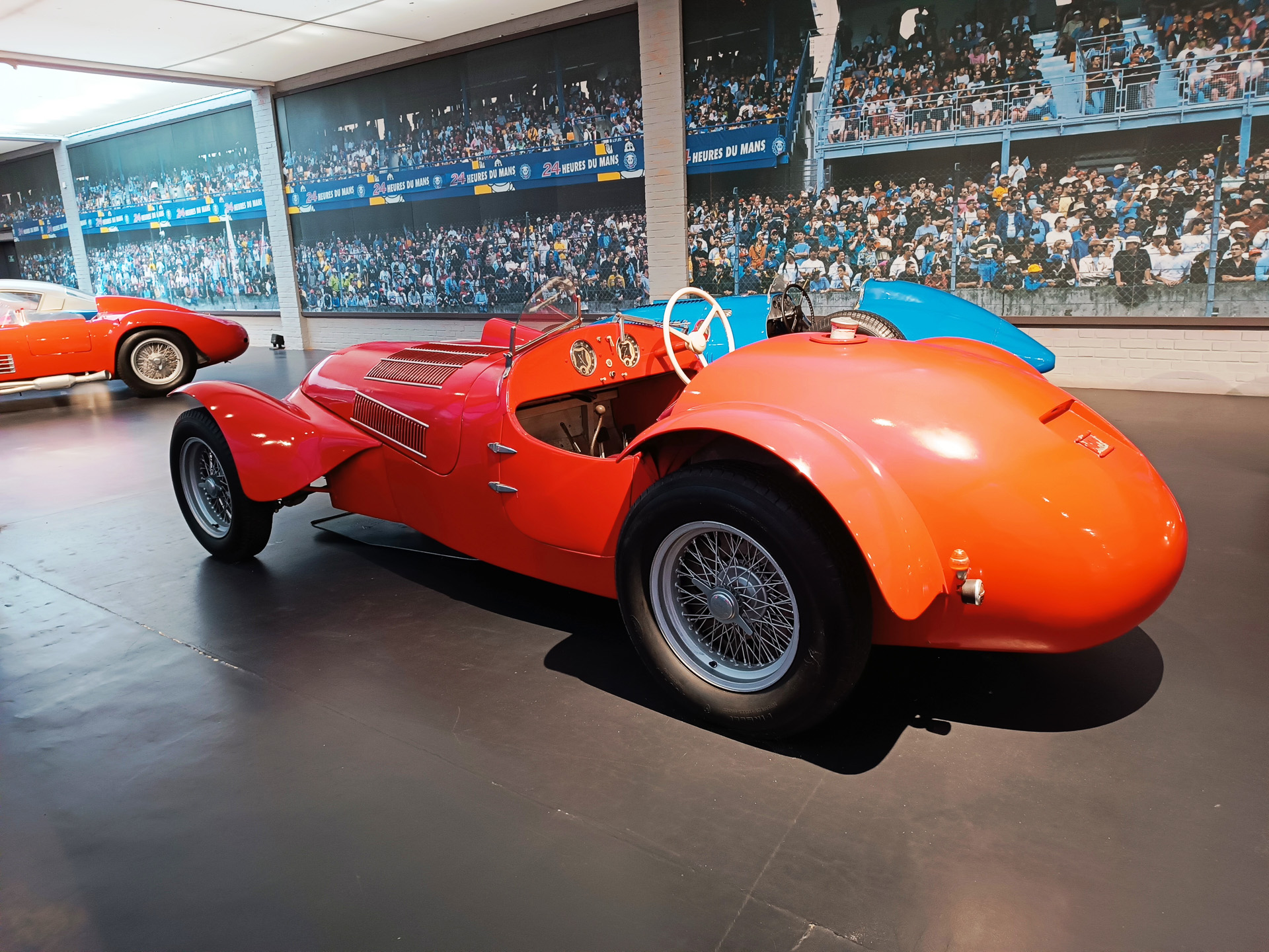 鉄道に続き、クルマにもさほど興味がない私のような人でも、めずらしい美しいデザインがたくさんで飽きません