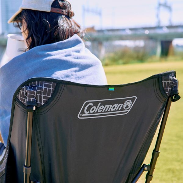 包み込むような座り心地が特徴の「コールマン ヒーリングチェア」（6600円）