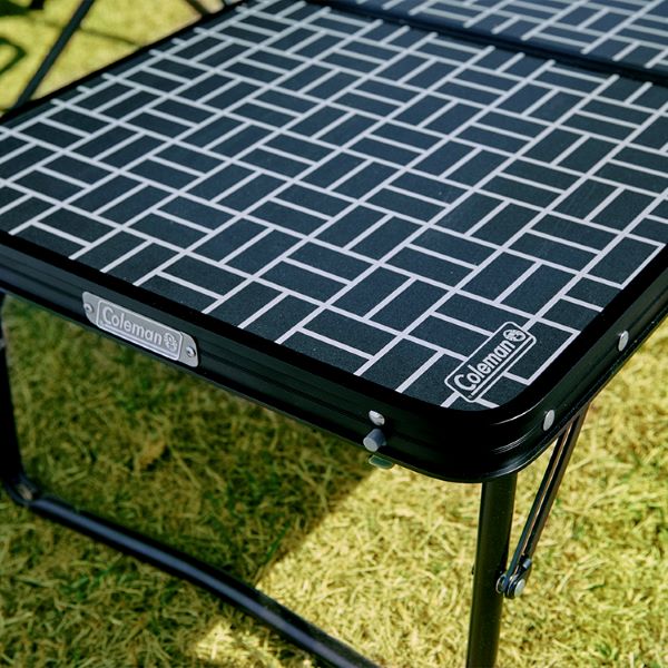 軽くて持ち運びやすい「コールマン ミニテーブル」（7500円）