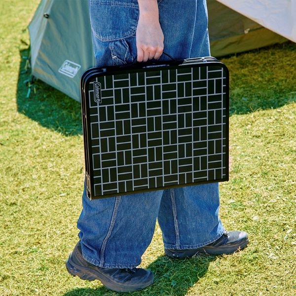 軽くて持ち運びやすい「コールマン ミニテーブル」（7500円）