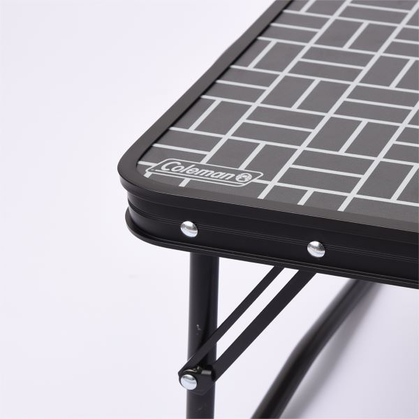 軽くて持ち運びやすい「コールマン ミニテーブル」（7500円）