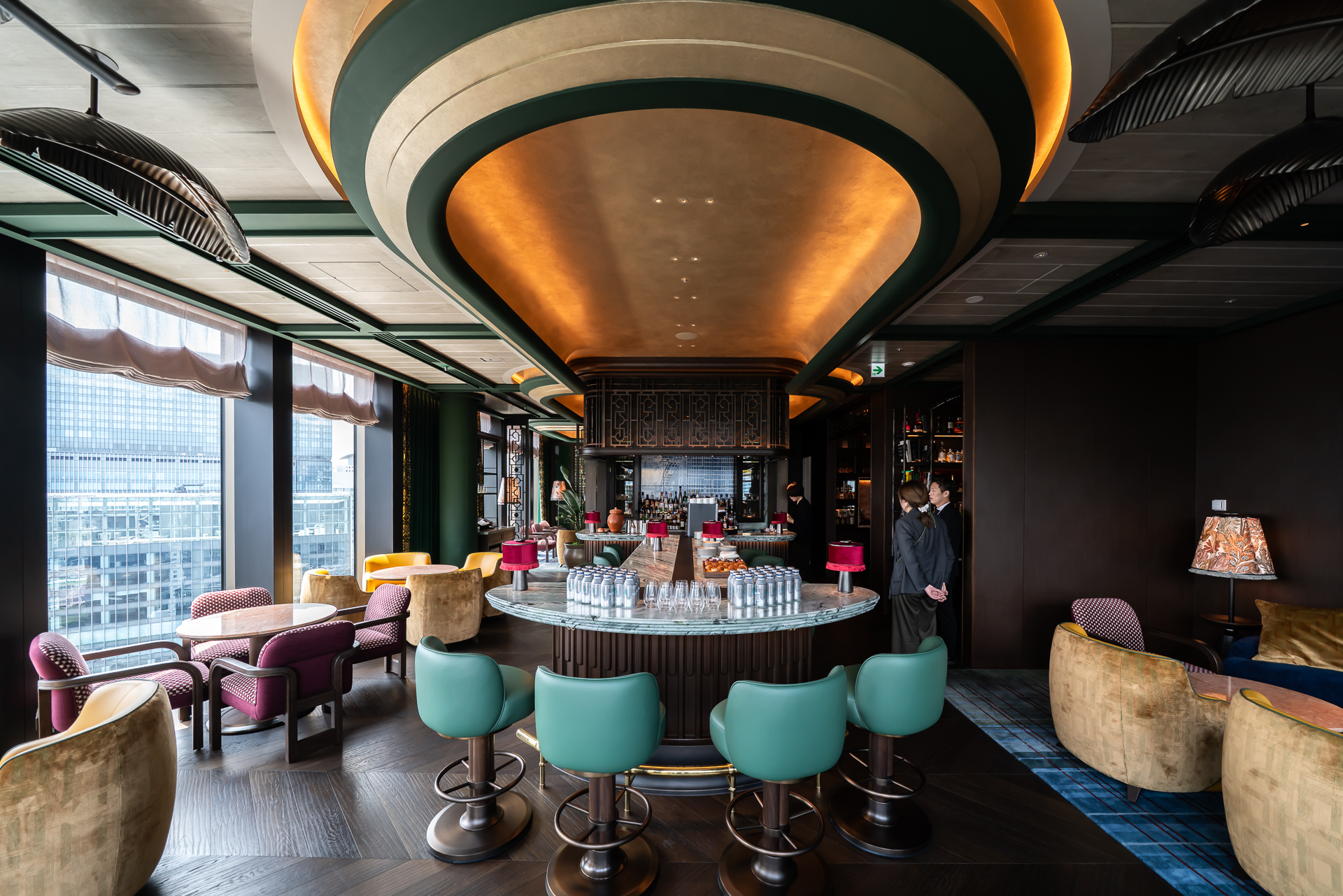 ちょっとレトロを感じる雰囲気のある重厚なデザイン