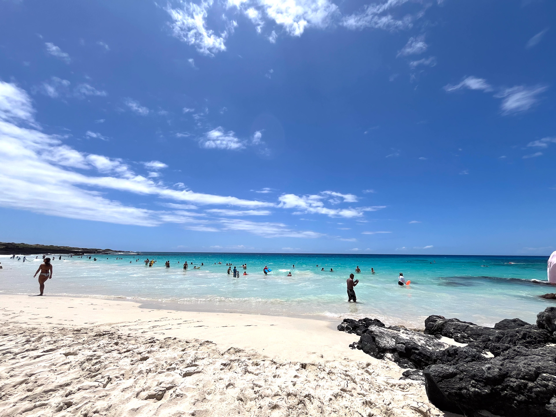 観光客と地元の人が集まるクアベイ