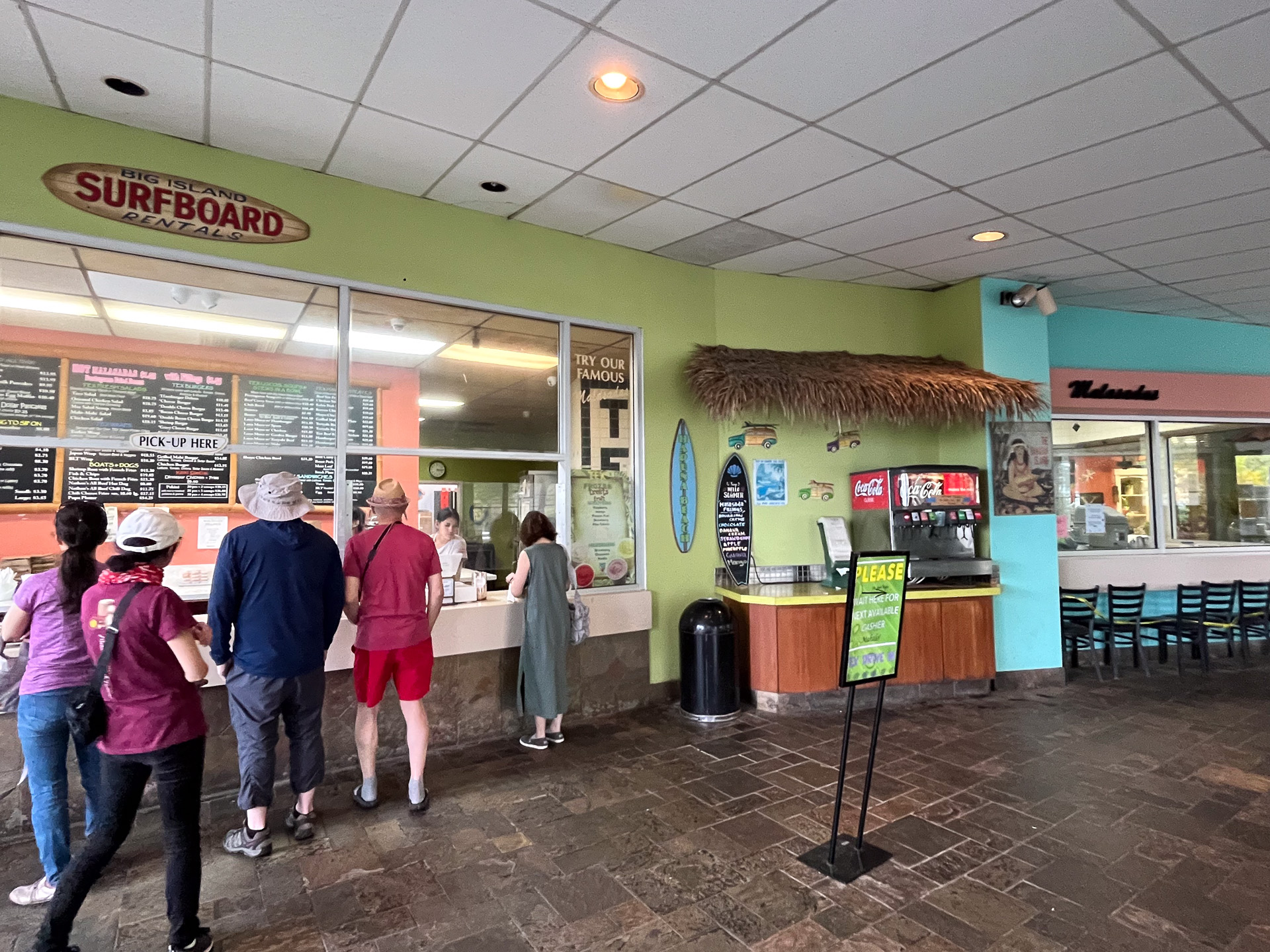 窓越しにオーダーして支払いを