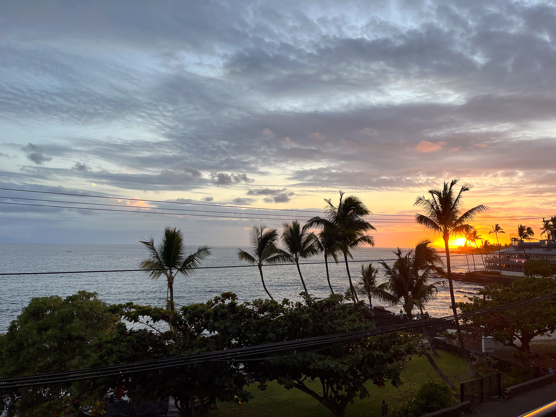 太陽が沈むと、大きな空に無数の星が瞬くのを見ることができる