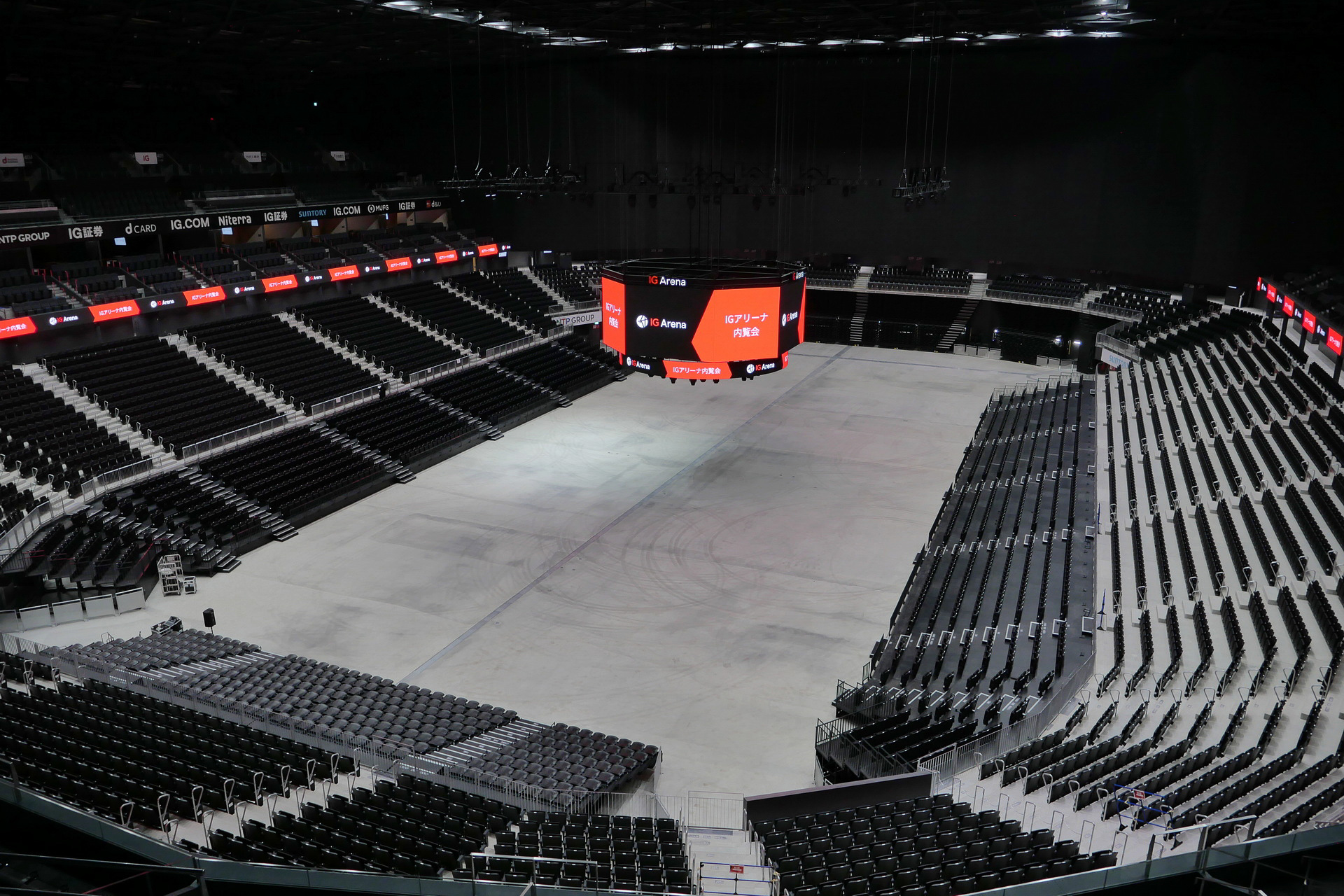 IGアリーナは、延床面積約6万3000m<span class="em sup">2</span>、座席数約1万5000席、収容人員最大1万7000人（立席含む）の、日本最大級の多目的アリーナ